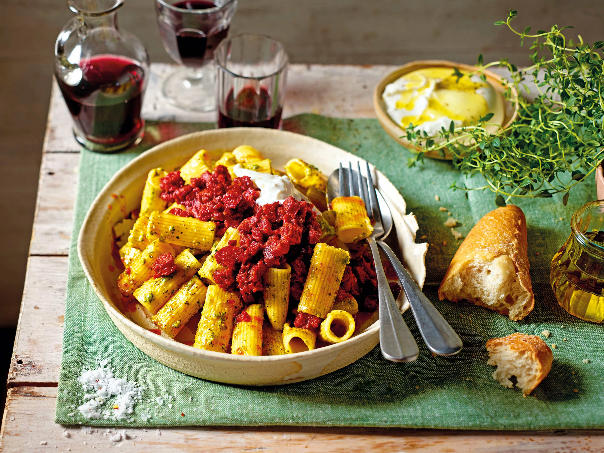 Rigatoni mit Chorizo-Sucuk-Bolognese