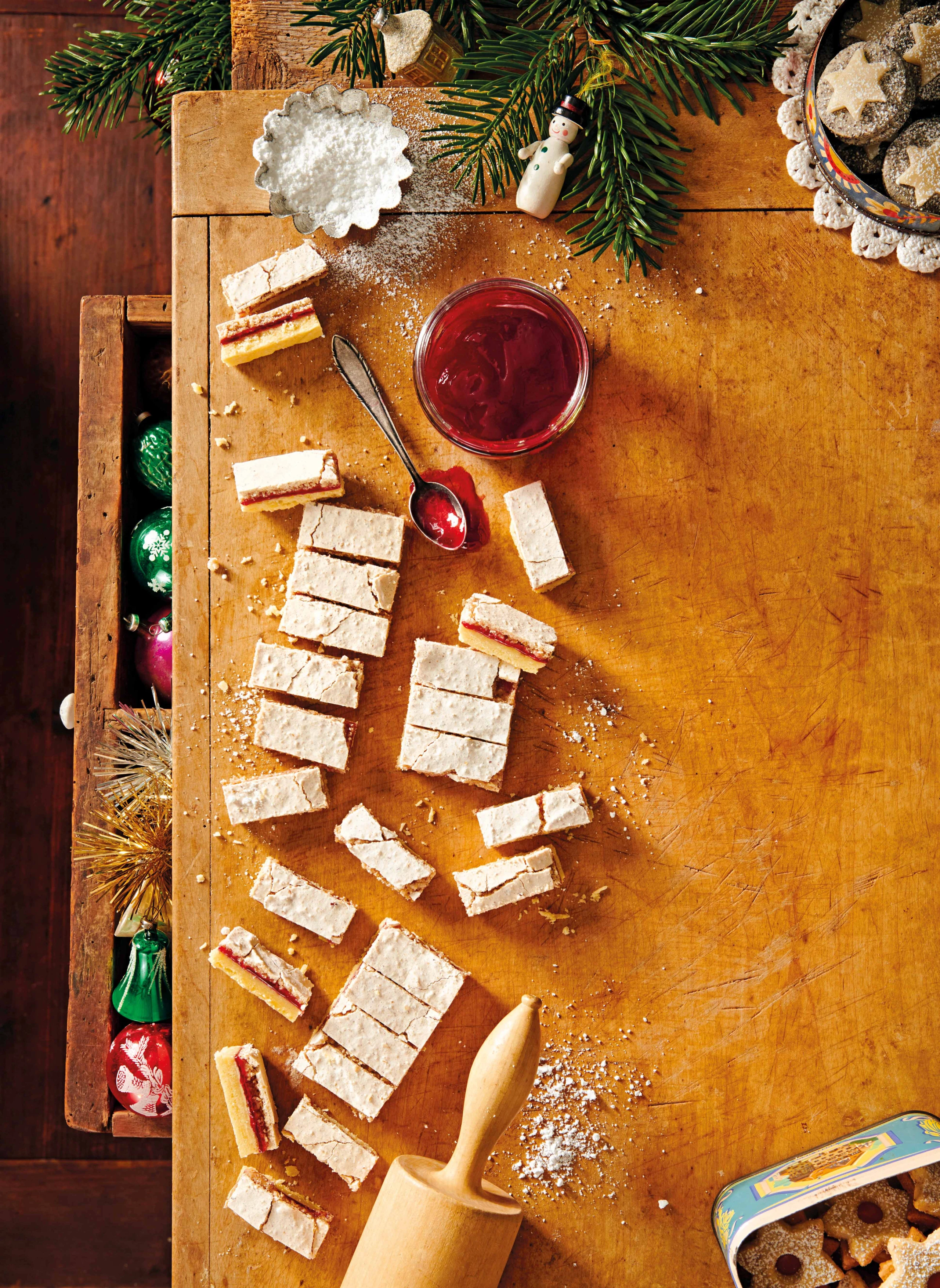 Marmeladeschnitte mit Haselnussbaiser
