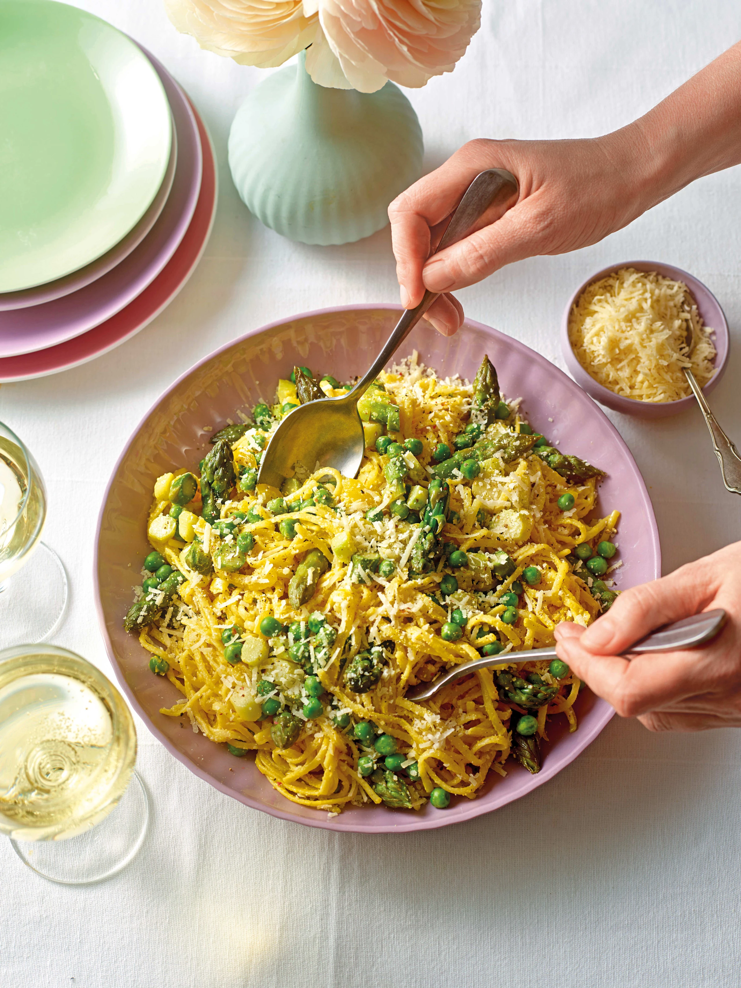 Spargel-Linguine mit zitroniger Safransauce