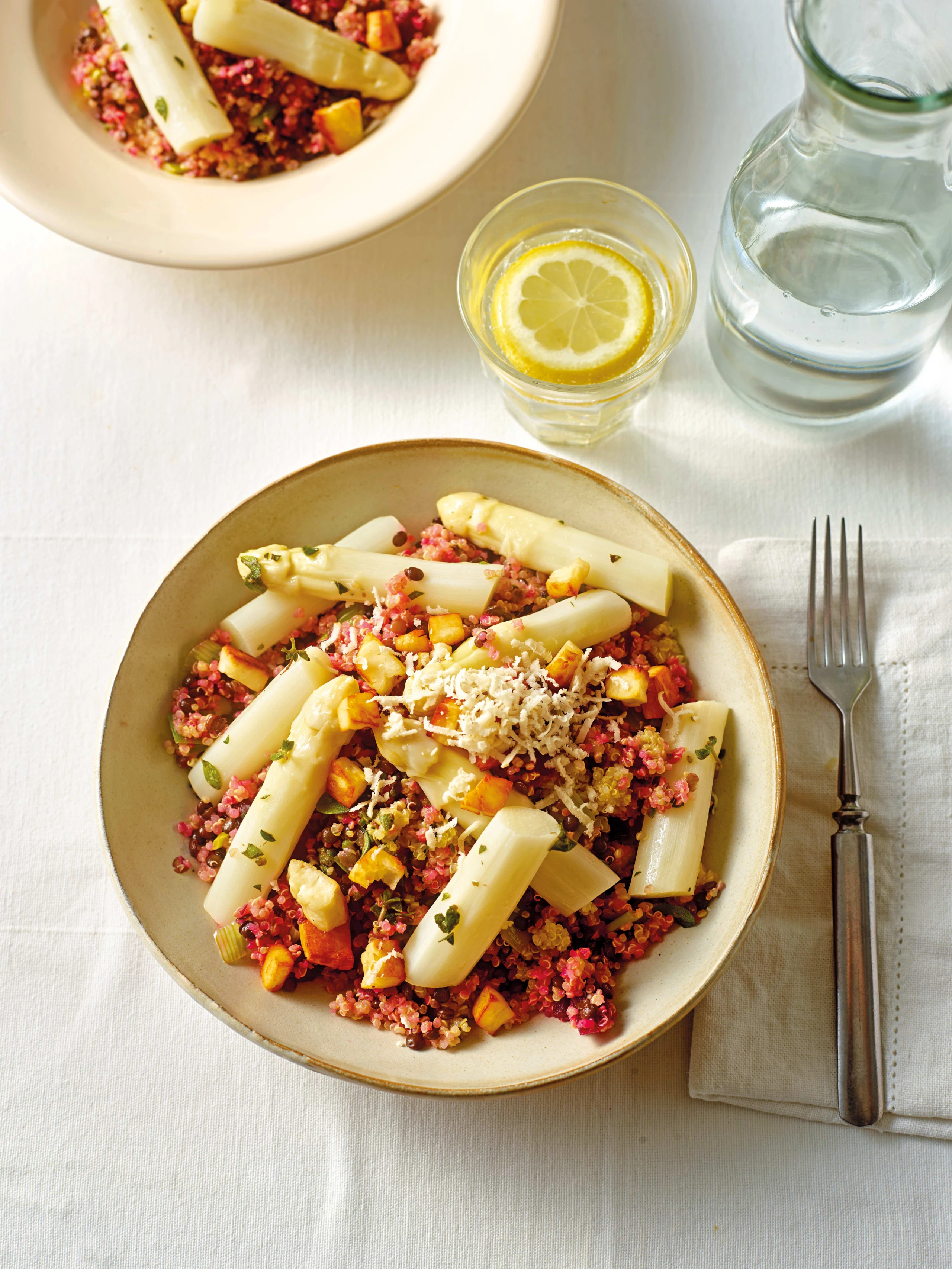 Spargel-Quinoabowl mit Krendressing