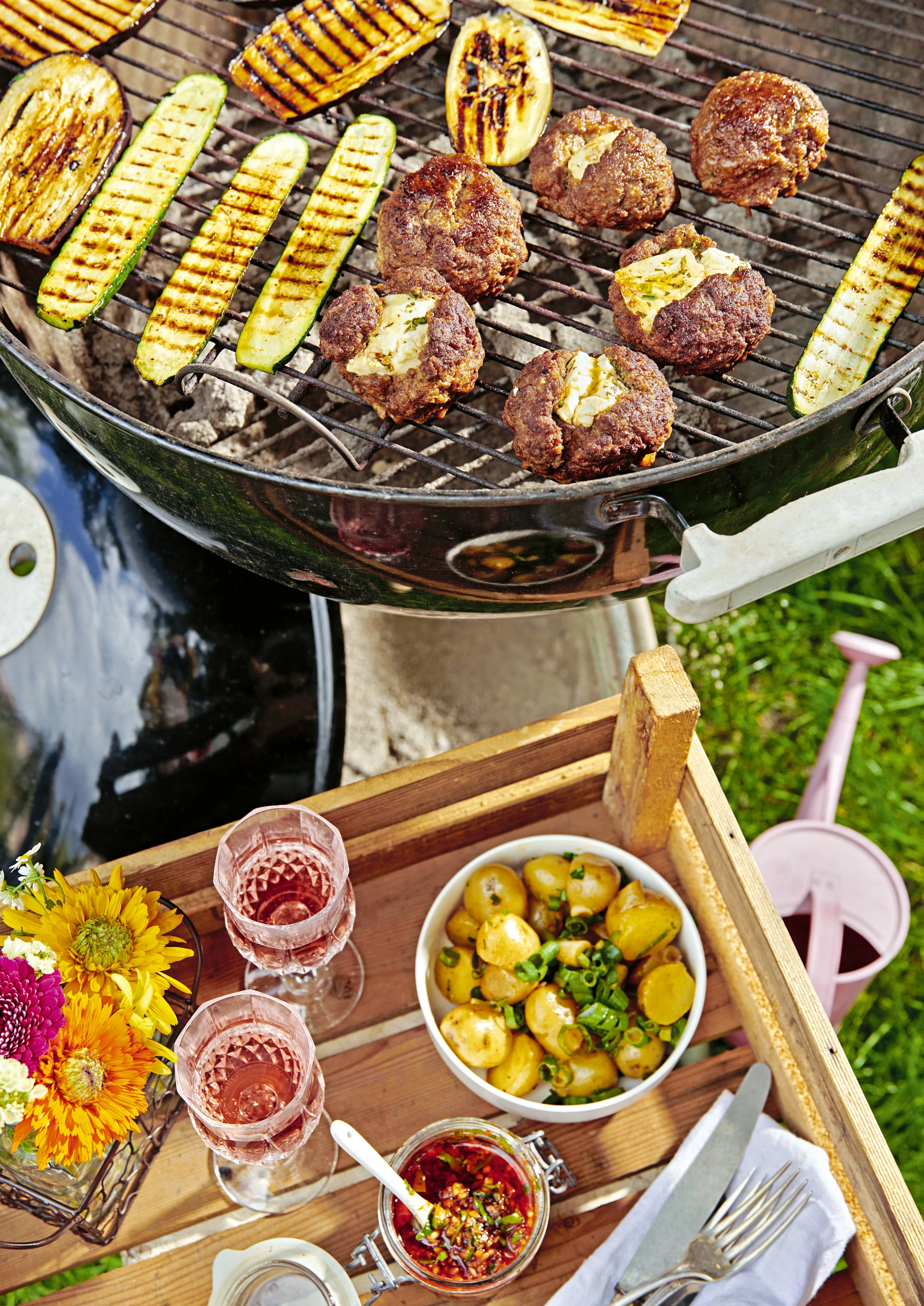 Gefülle Faschierte Laibchen mit Feta & Grillgemüse, Braterdäpfel