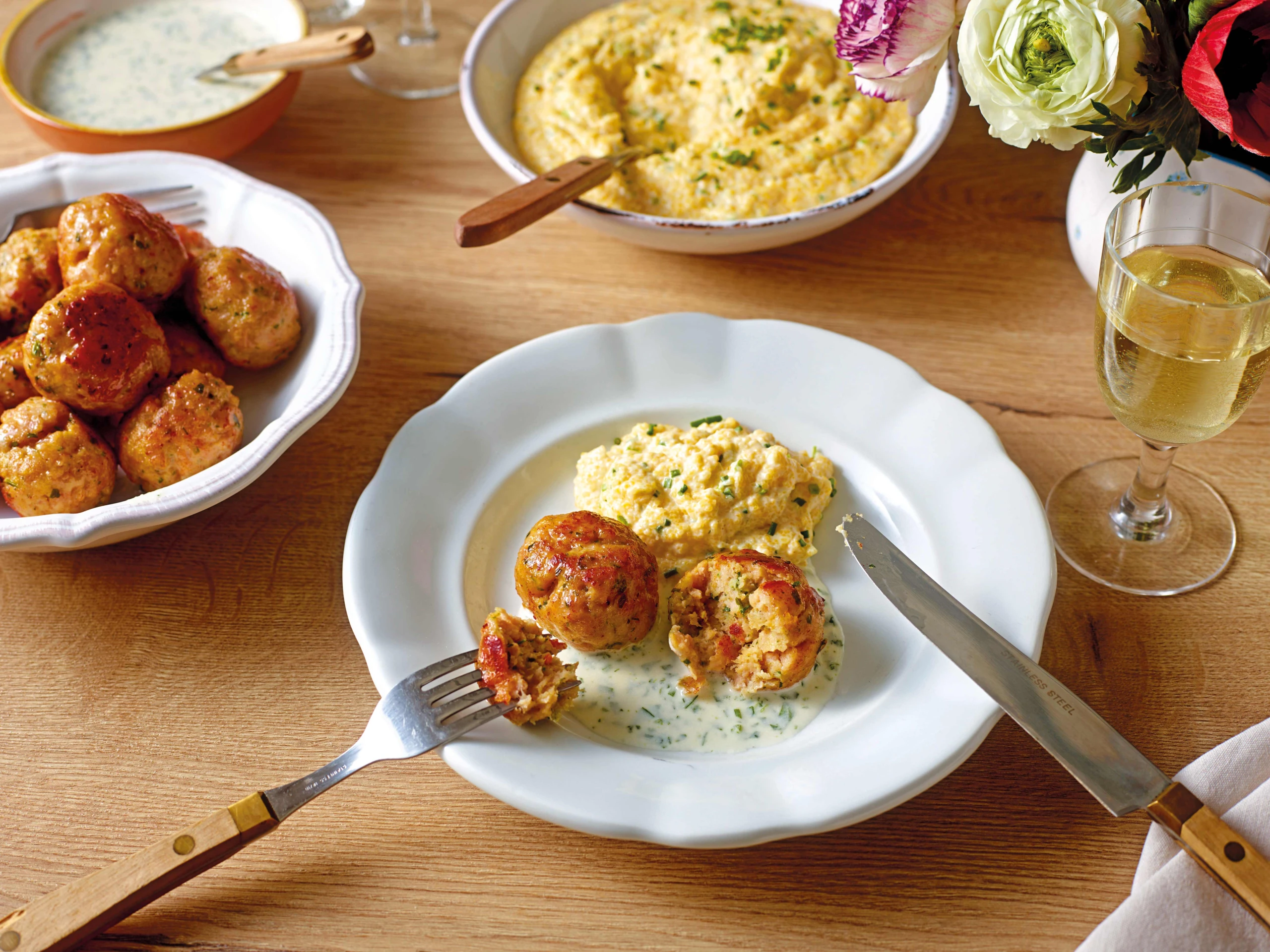 Hühnerbällchen mit Ricotta-Polenta