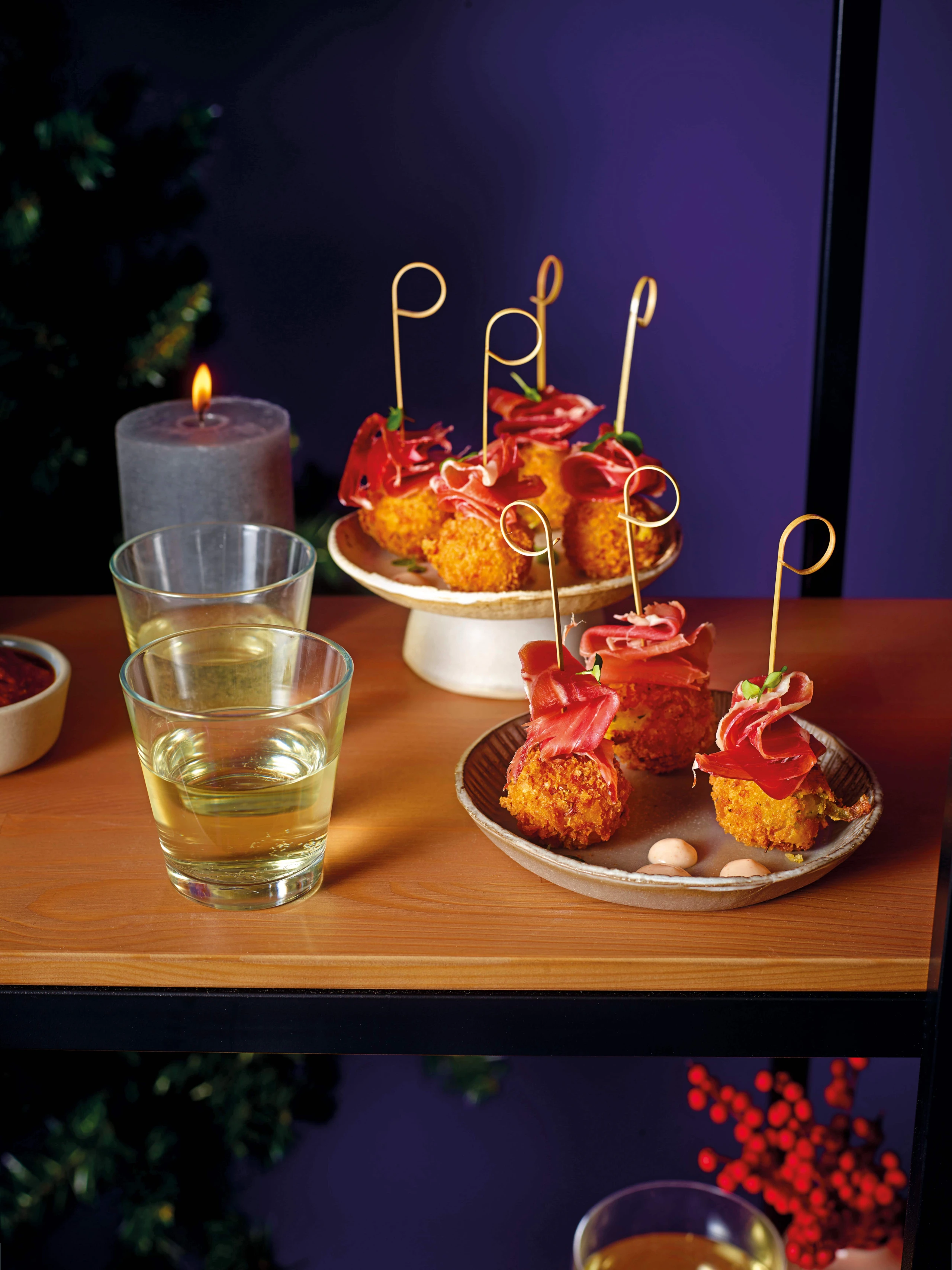 Knusprige Erdäpfel-Lauch-Bällchen mit Serrano