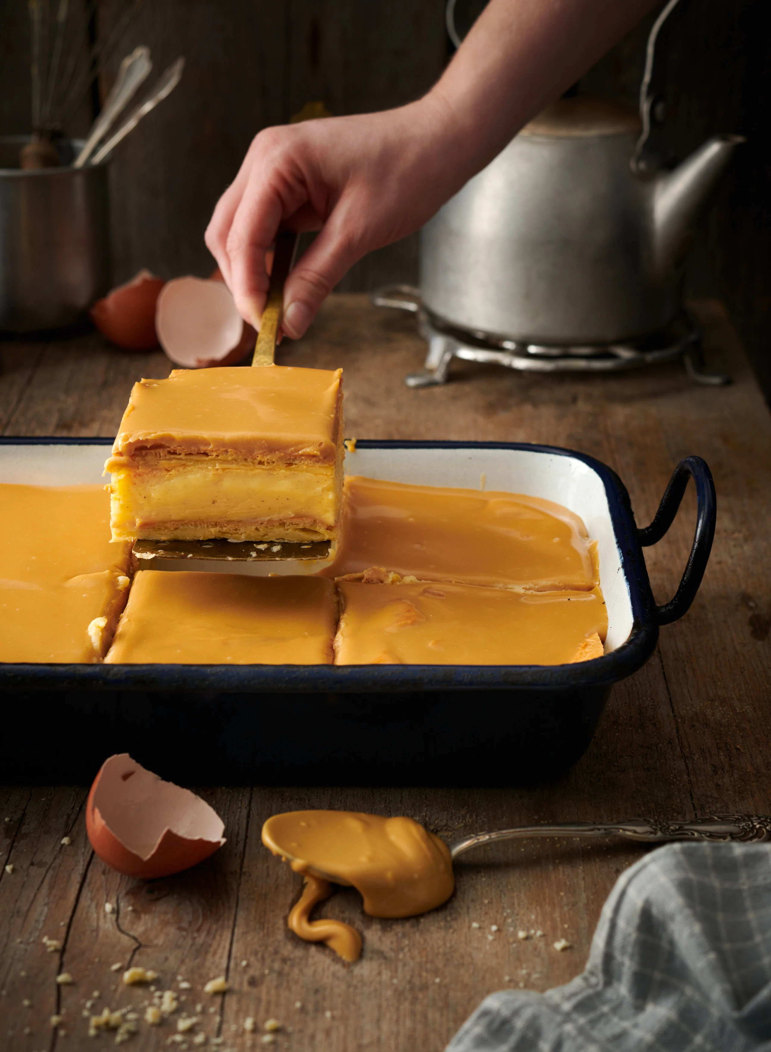 Éclair-Kuchen mit weißer Schokolade