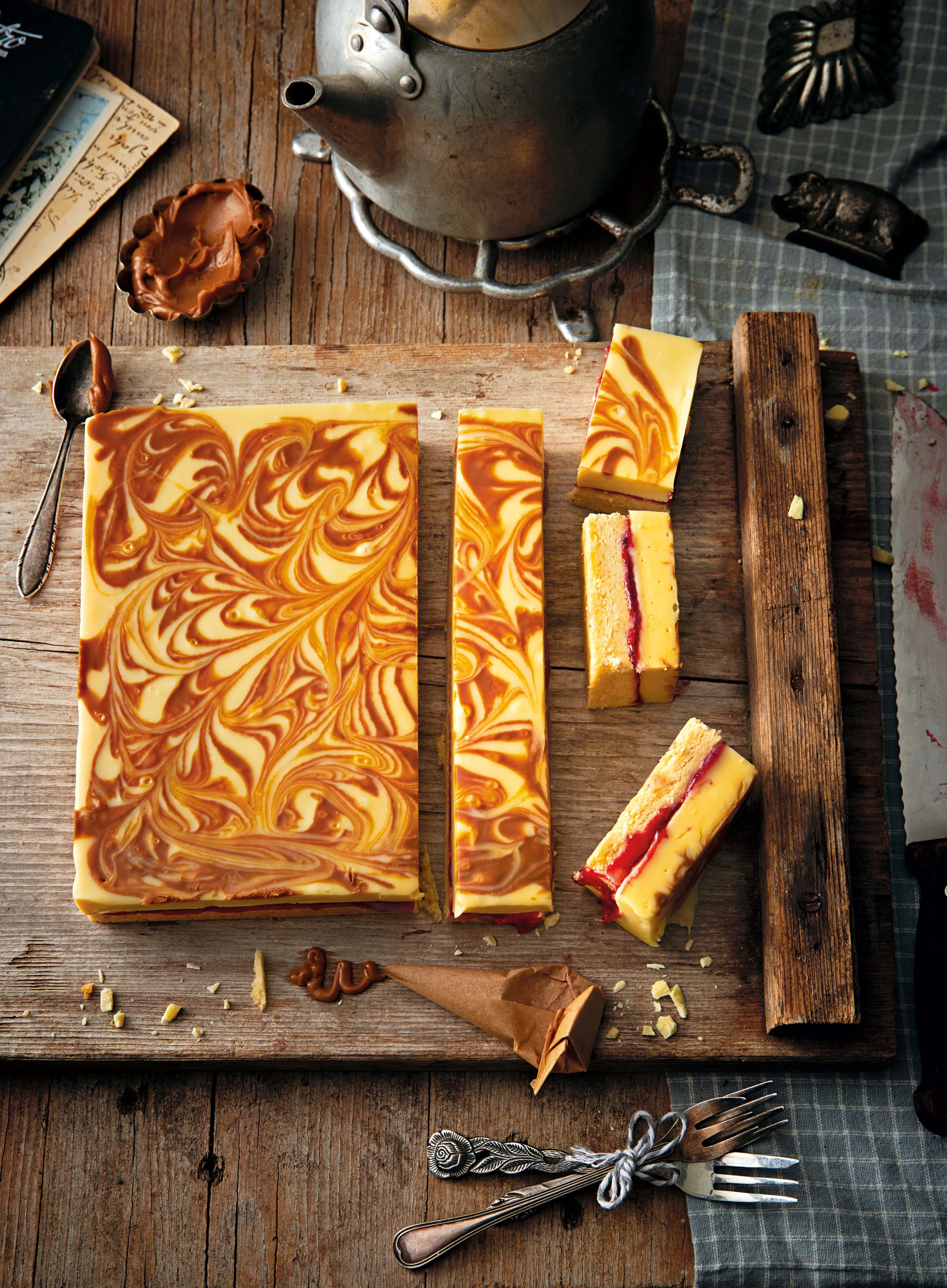 Mürbteigschnitte mit weißer Schokolade