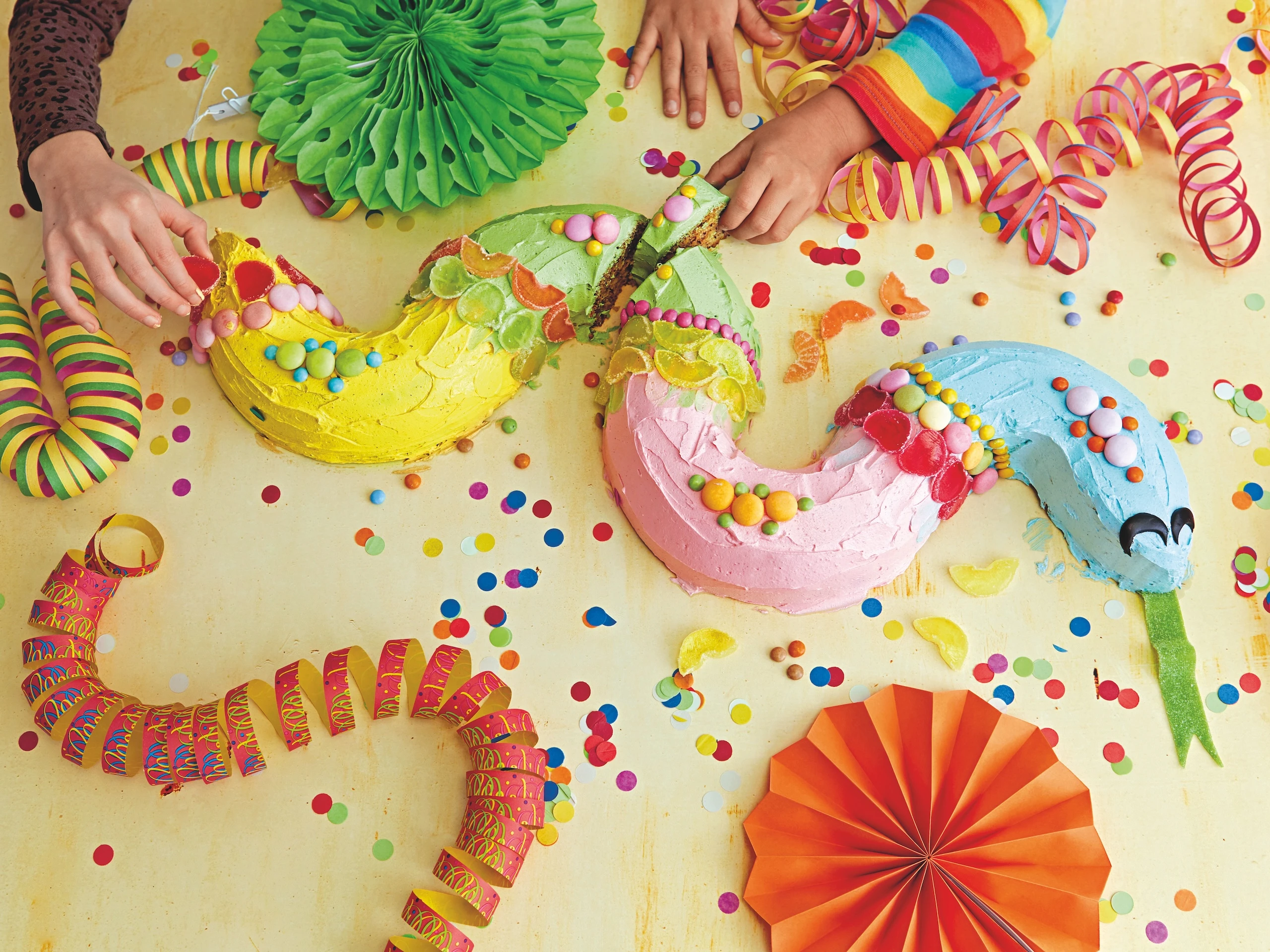 Bunter Faschingskuchen