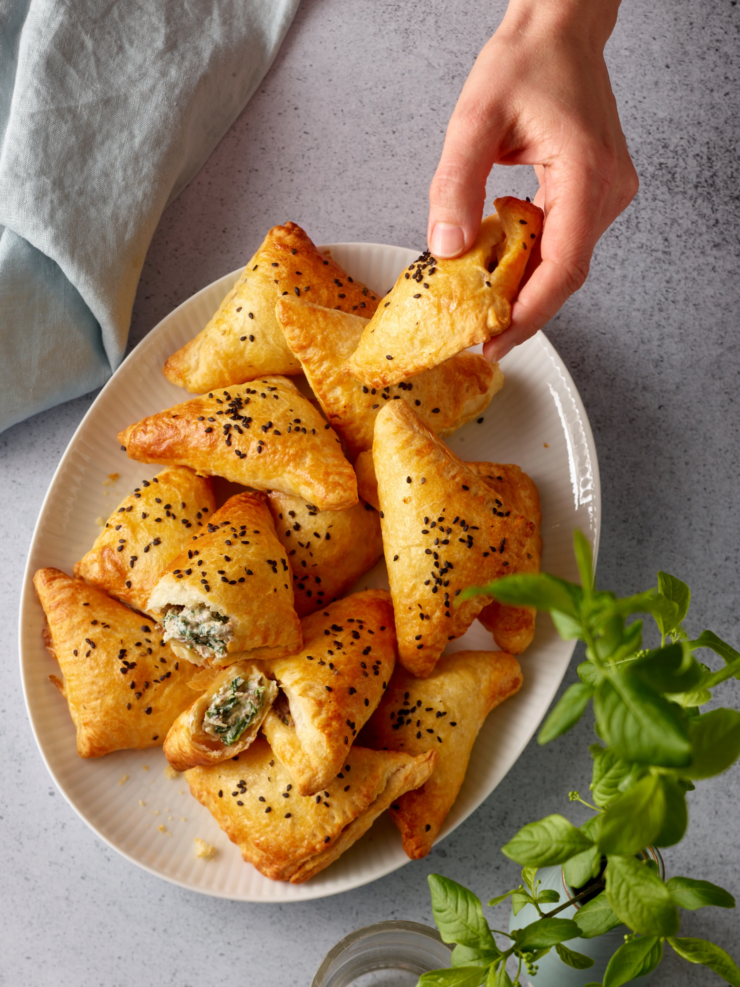 Blätterteigtaschen mit Topfen-Parmesan-Spinatfüllung