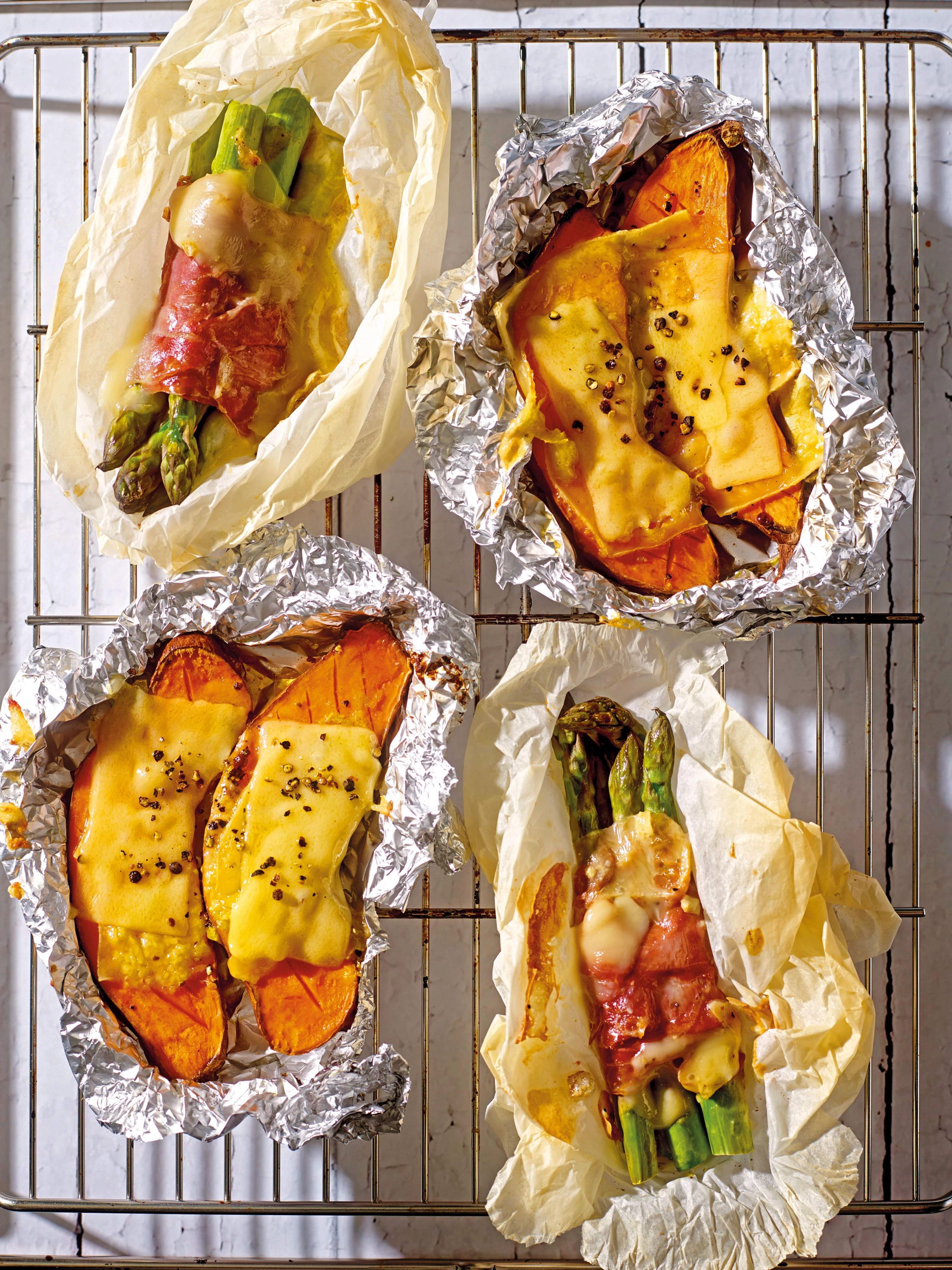 Spargelpäckchen mit Prosciutto und Taleggio