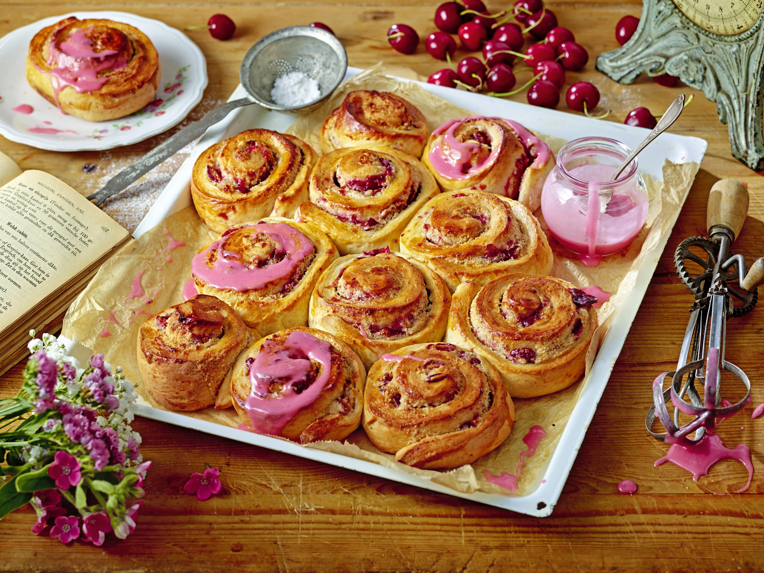Germteigschnecken mit Kirschen