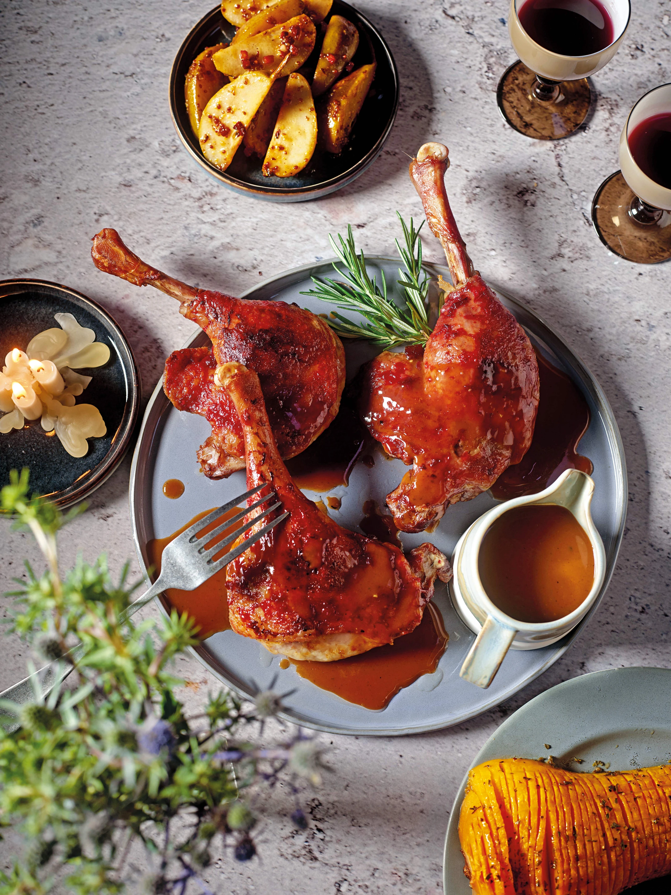 Ganslkeulen mit Sauerkirschglasur