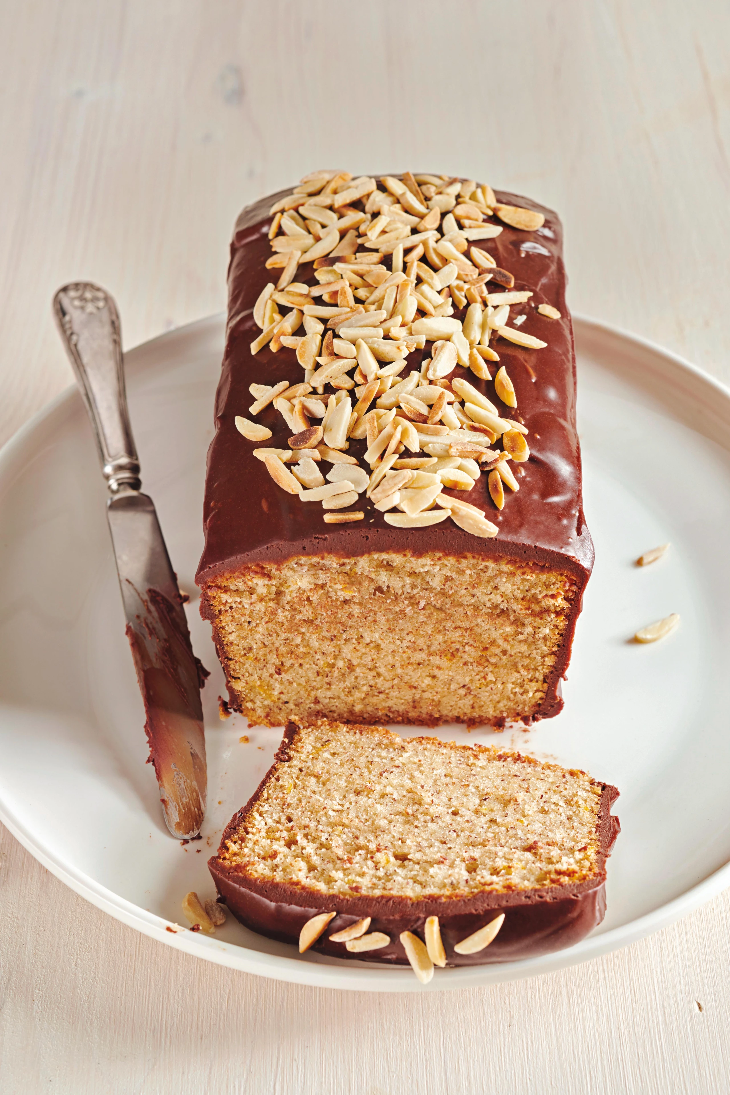 Saftiger Rührkuchen mit brauner Vanillebutter