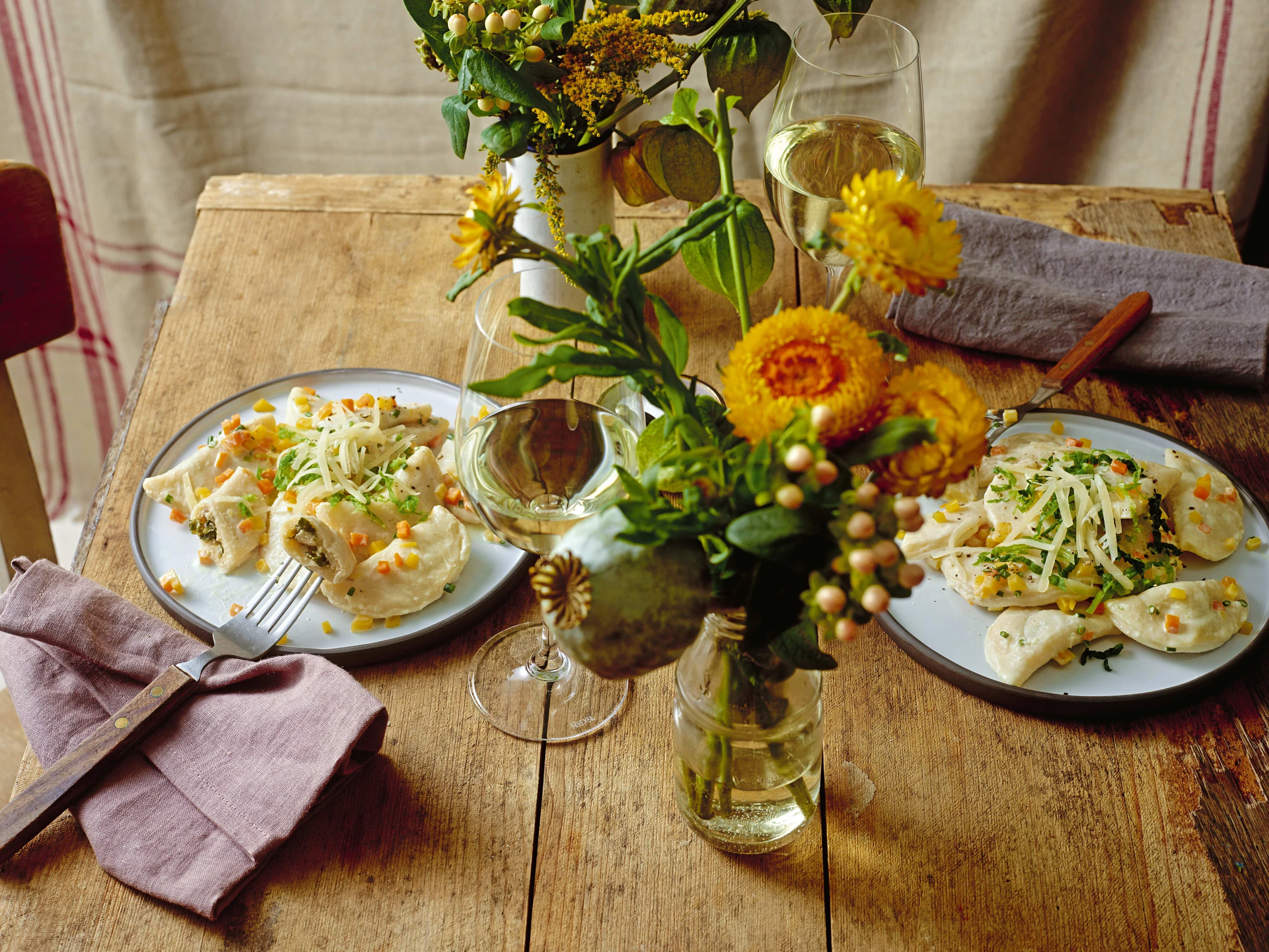 Kohl-Specktascherl mit Kren-Schnittlauchsauce