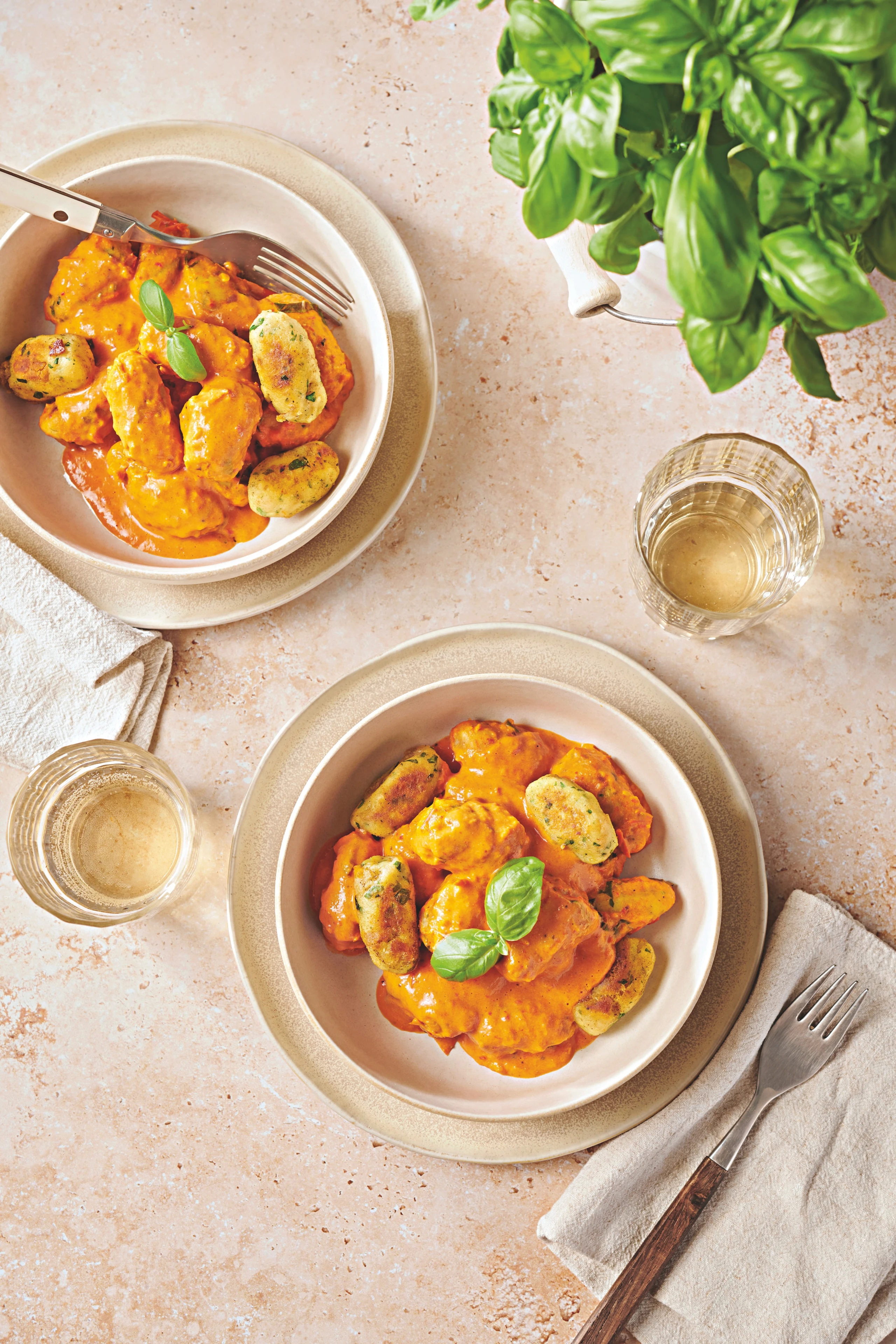 Brot-Gnocchi in gebackener Paradeiser-Schafkäse-Sauce