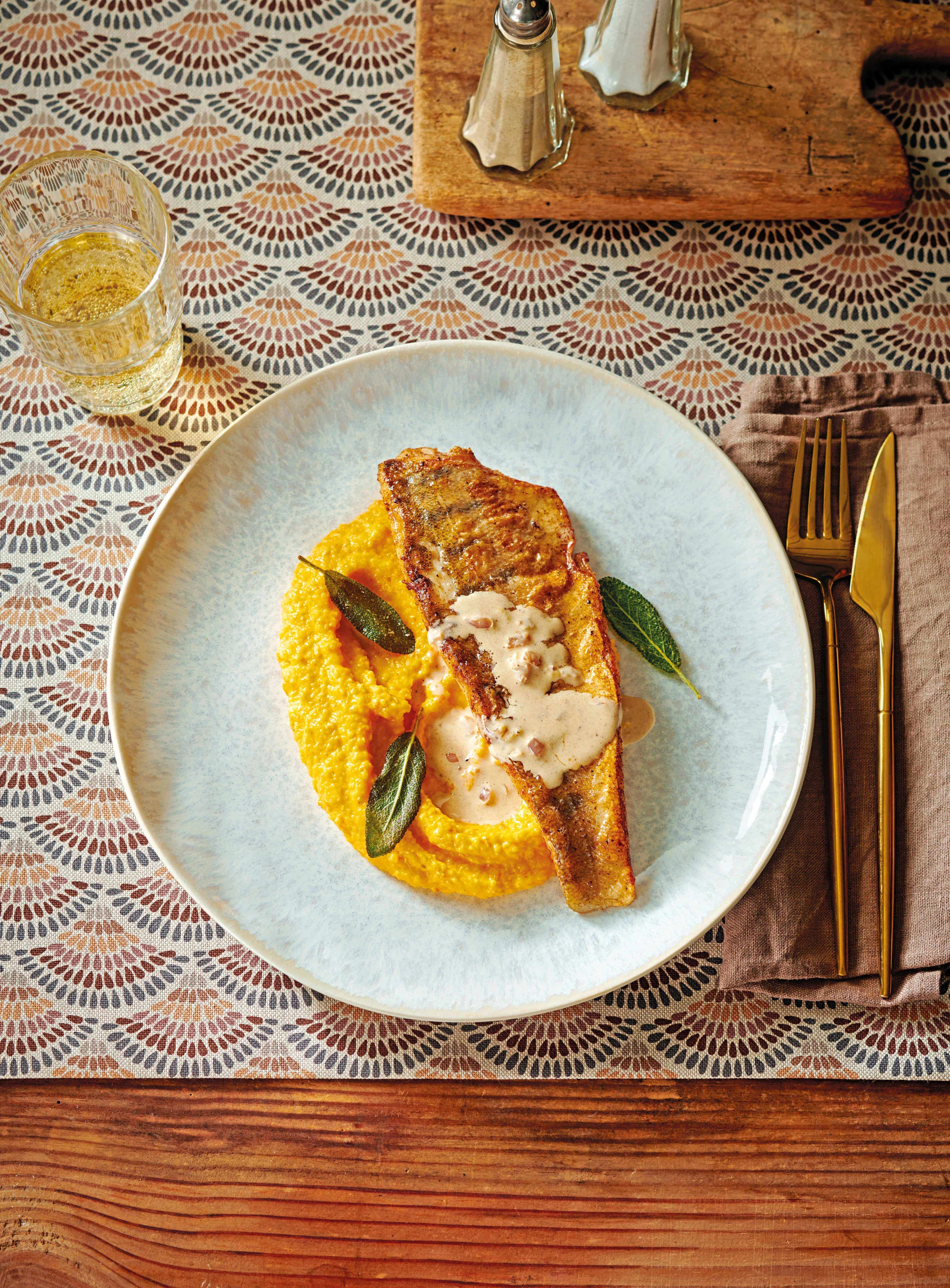 Kürbis-Polenta mit knusprigem Zander