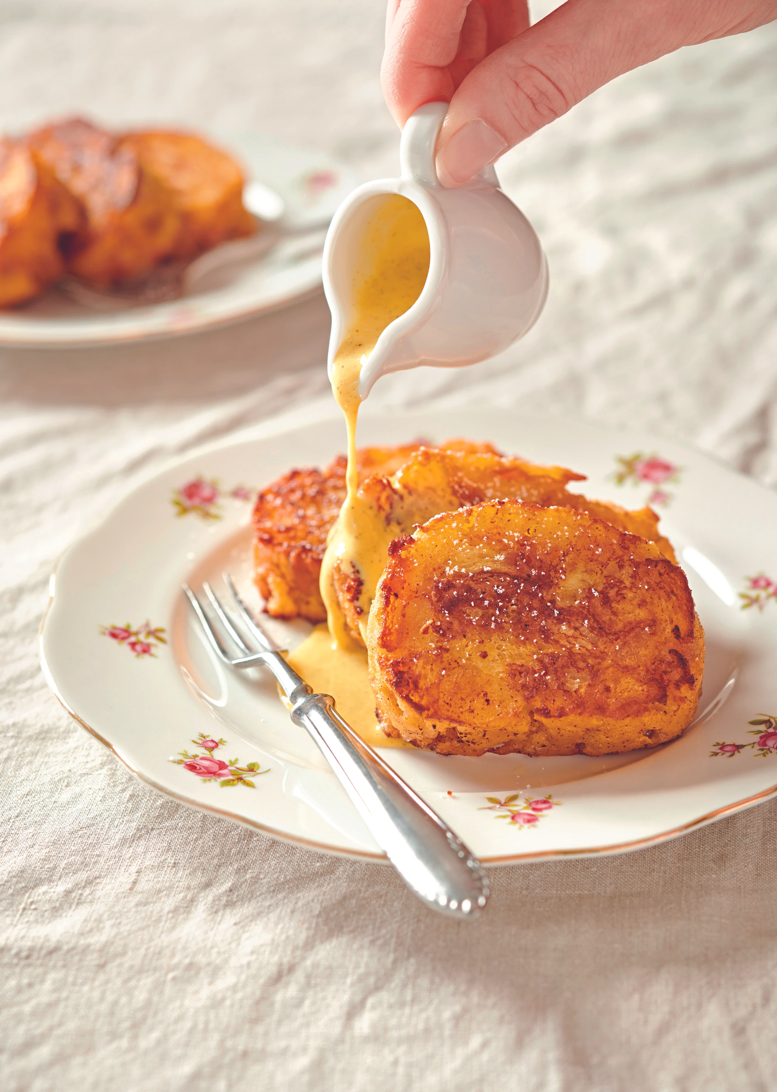 Striezel-Apfelknödel mit Vanille-Zimtsauce
