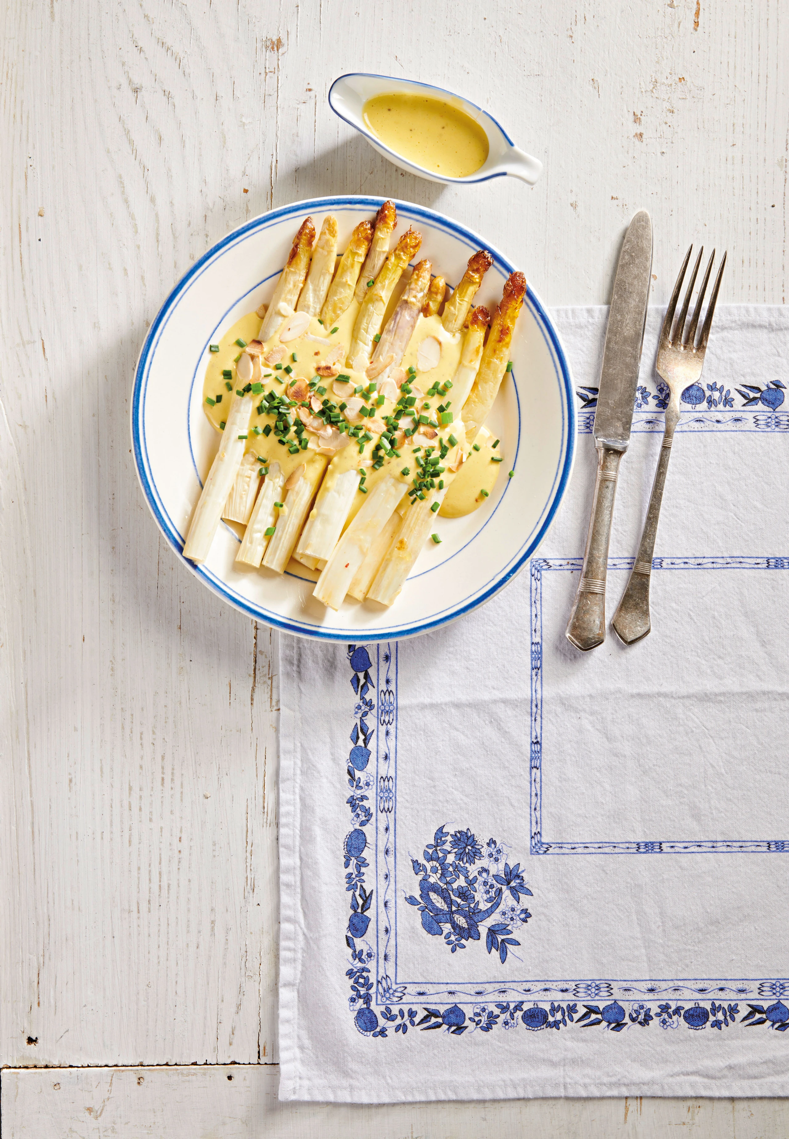 Ofen-Spargel mit Trüffelmayonnaise