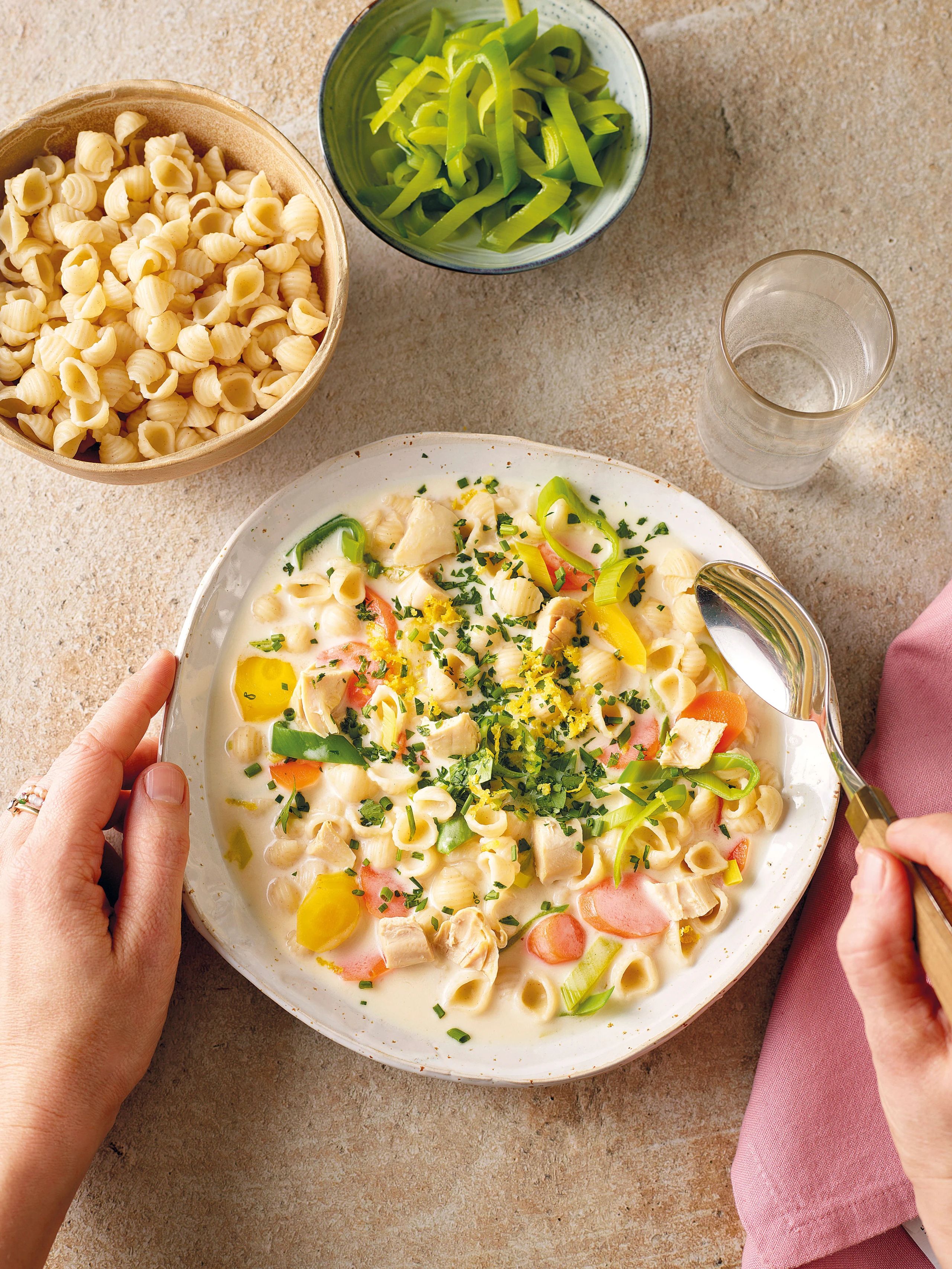 Hühnersuppentopf mit Wurzelgemüse