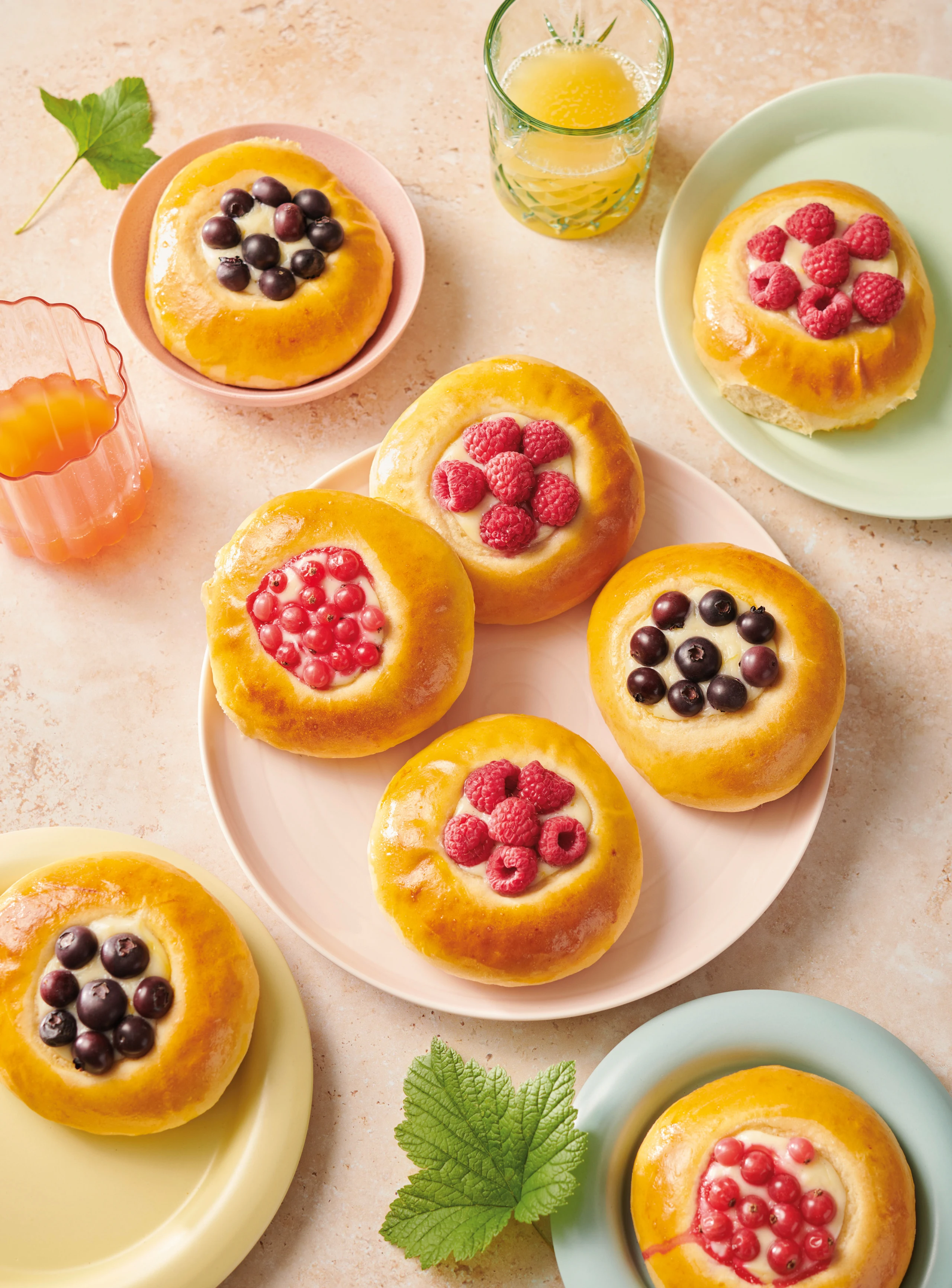 Cheesecake-Brioches mit Beeren