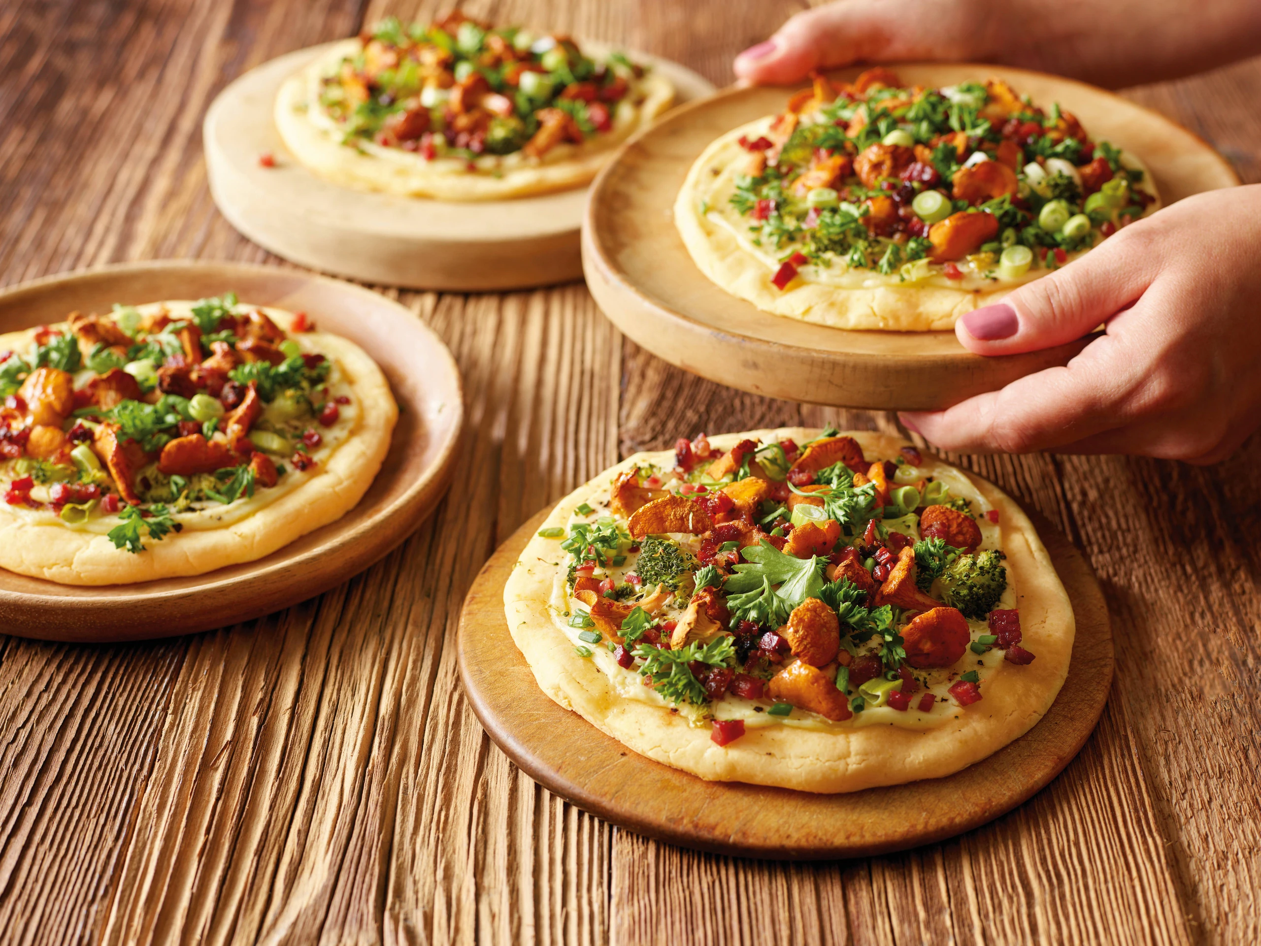 Erdäpfelfladen mit Eierschwammerln und Crème fraîche