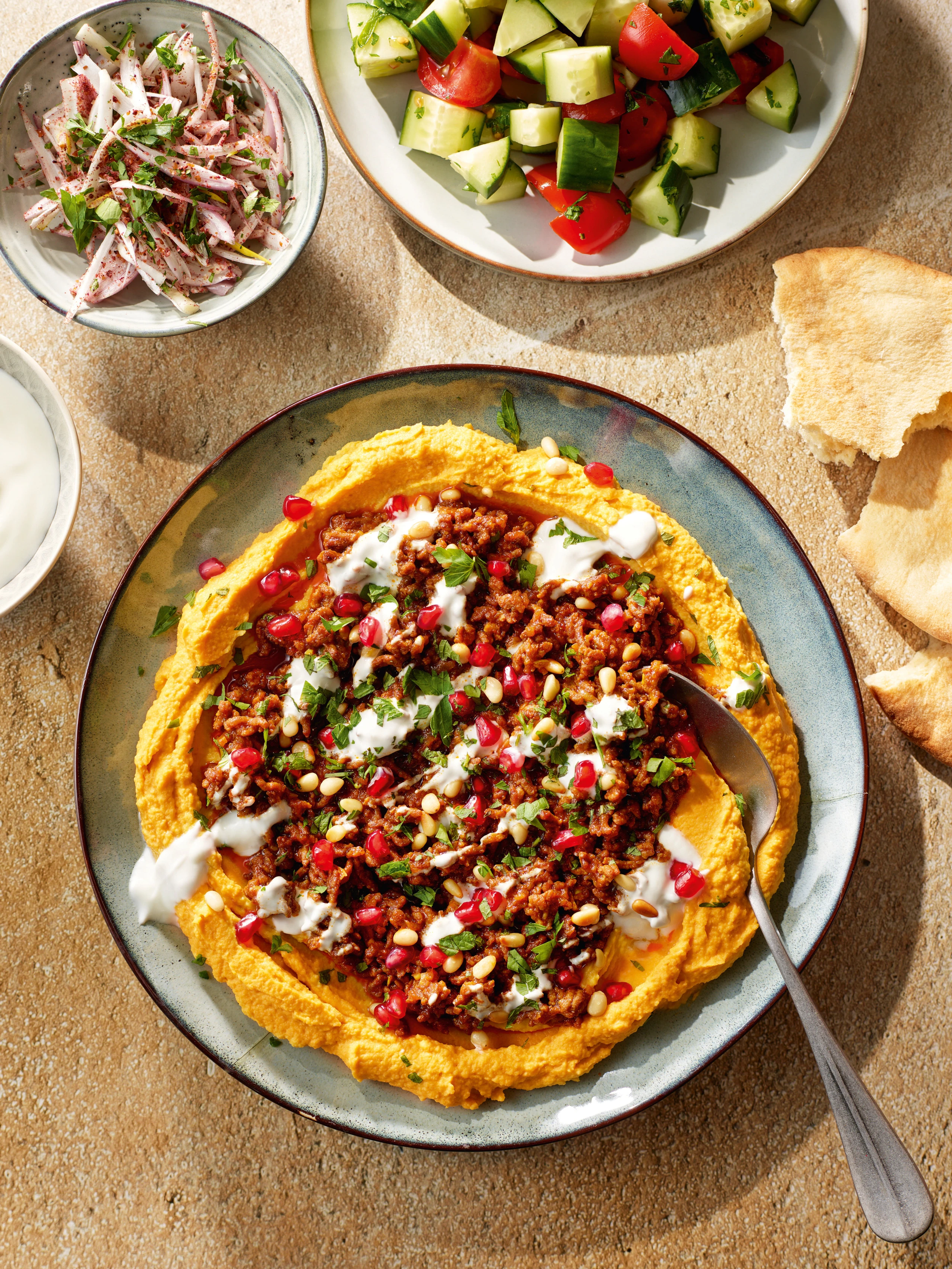 Kürbishummus mit scharfem Lammfaschierten