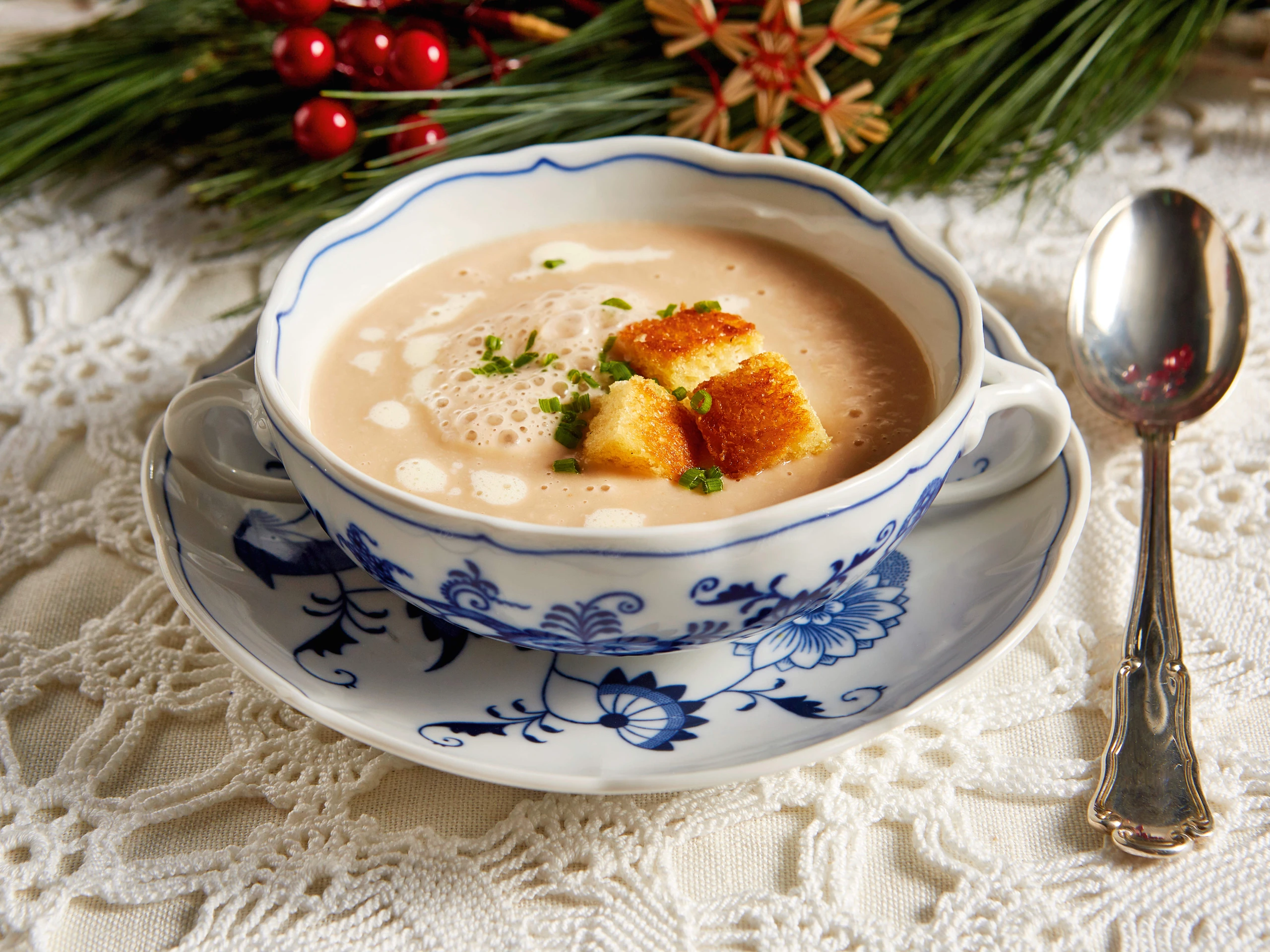 Maronisuppe mit Brioche-Croûtons