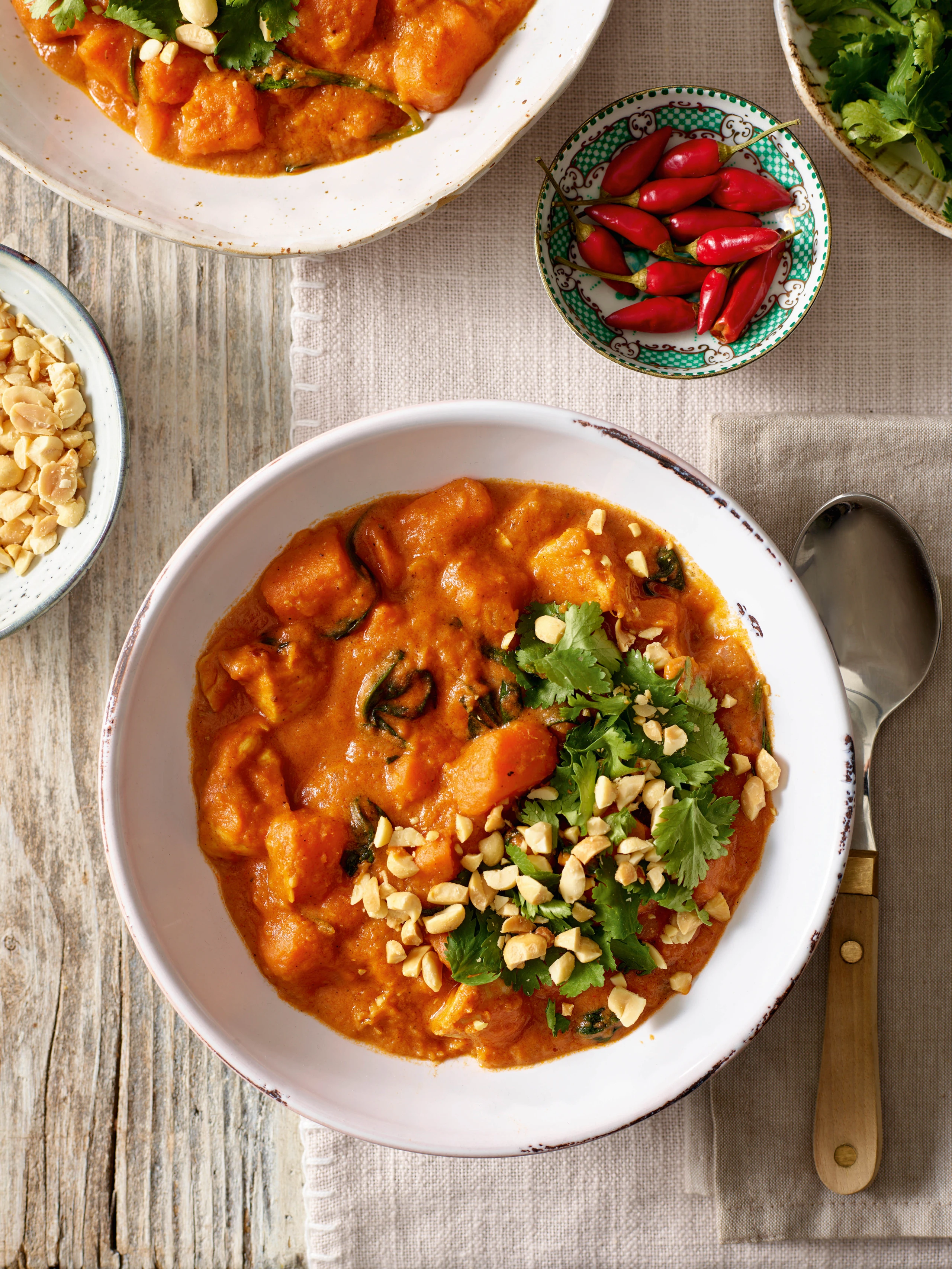 Cremiger Erdnuss-Hendleintopf mit Süßkartoffeln
