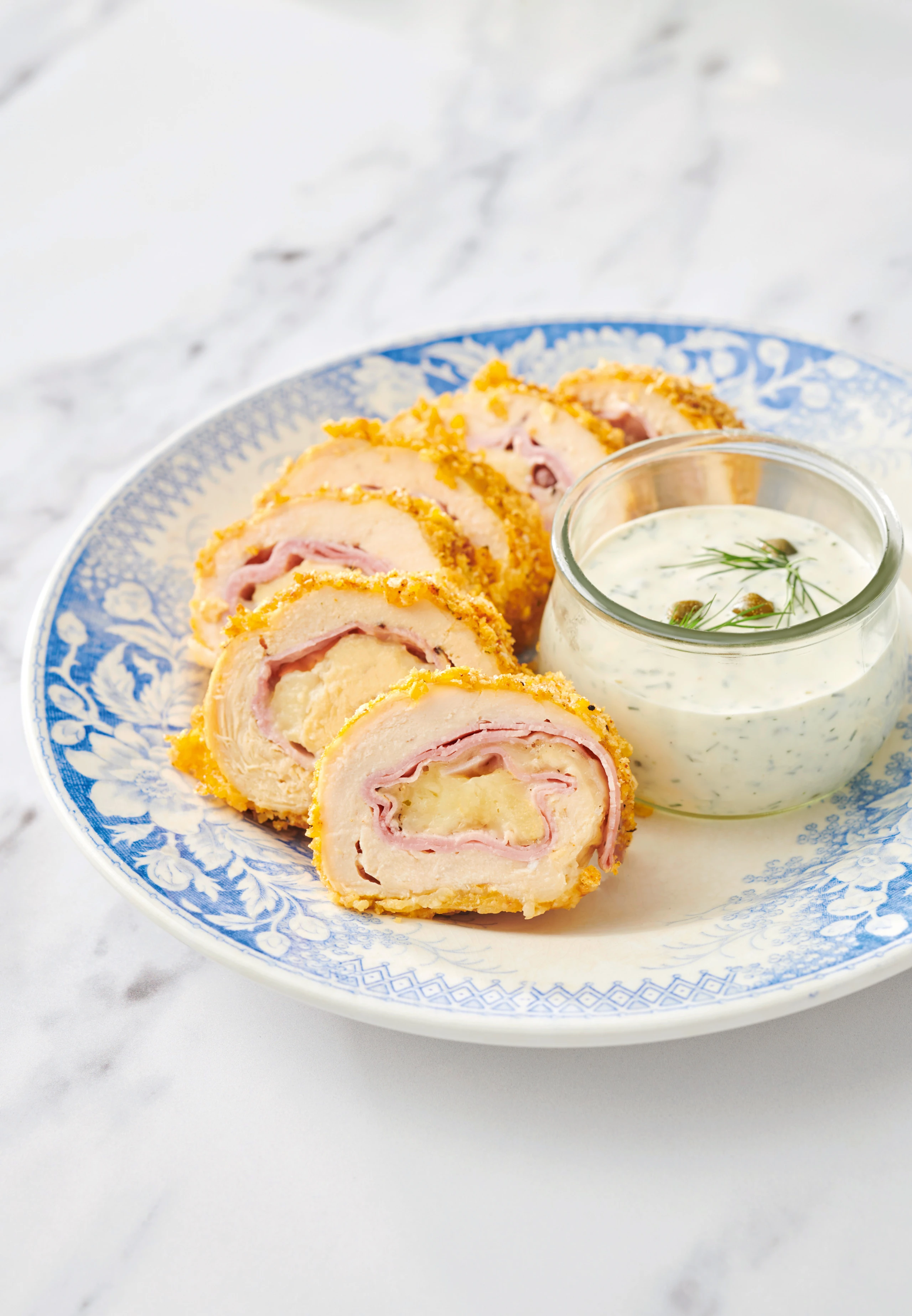 Knusprige Hühner-Rollatini mit Schinken-Käsefülle