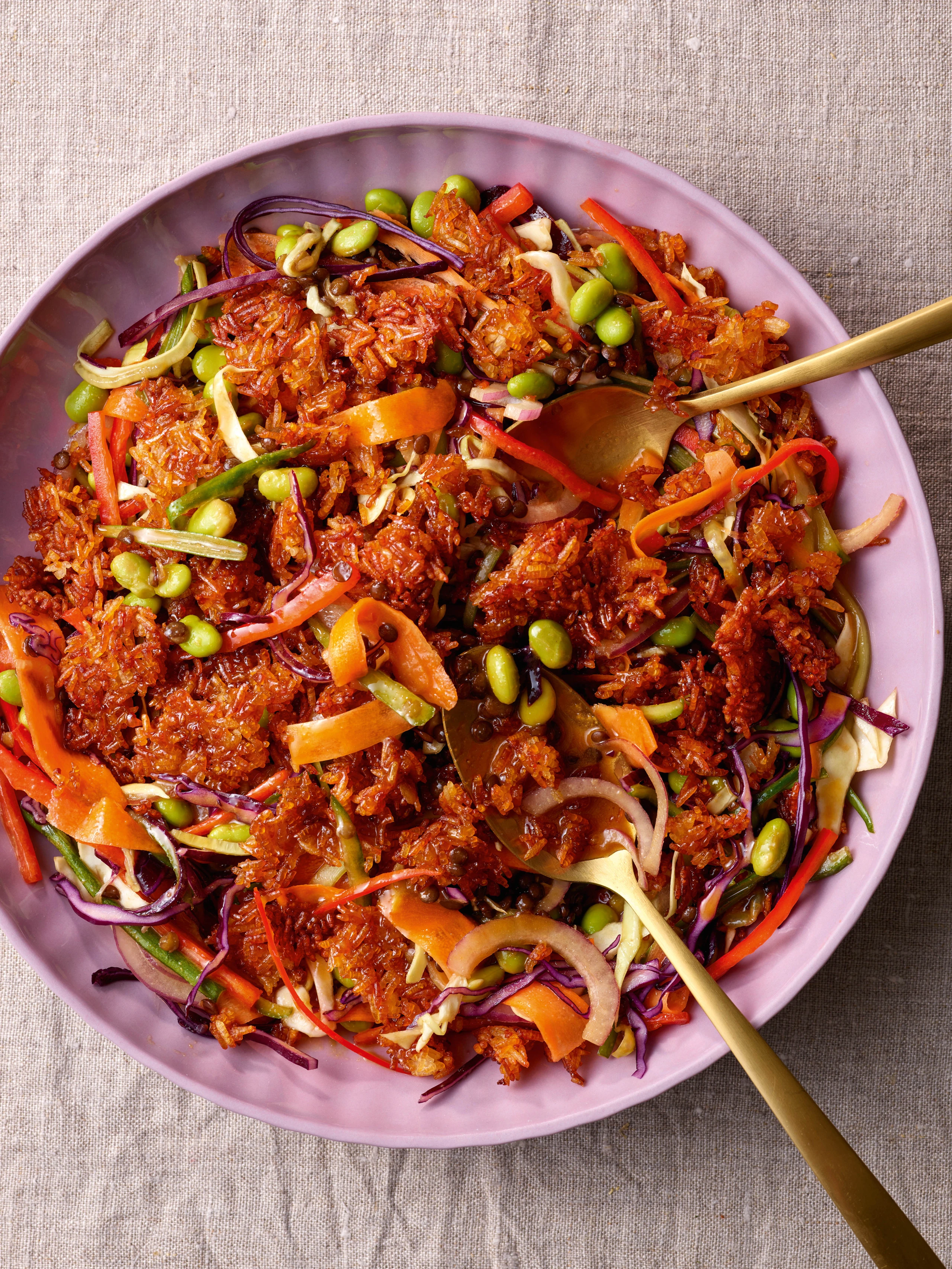 Knuspriger Reissalat mit Ingwerdressing