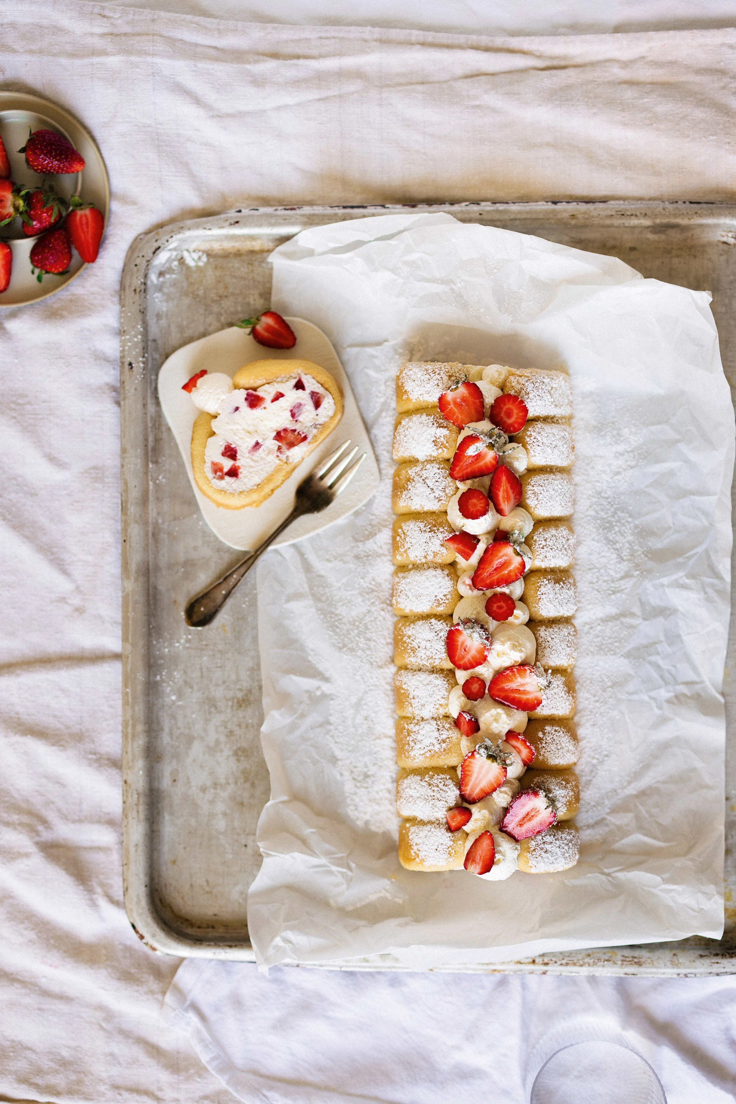 No bake Erdbeer-Tiramisu-Rolle