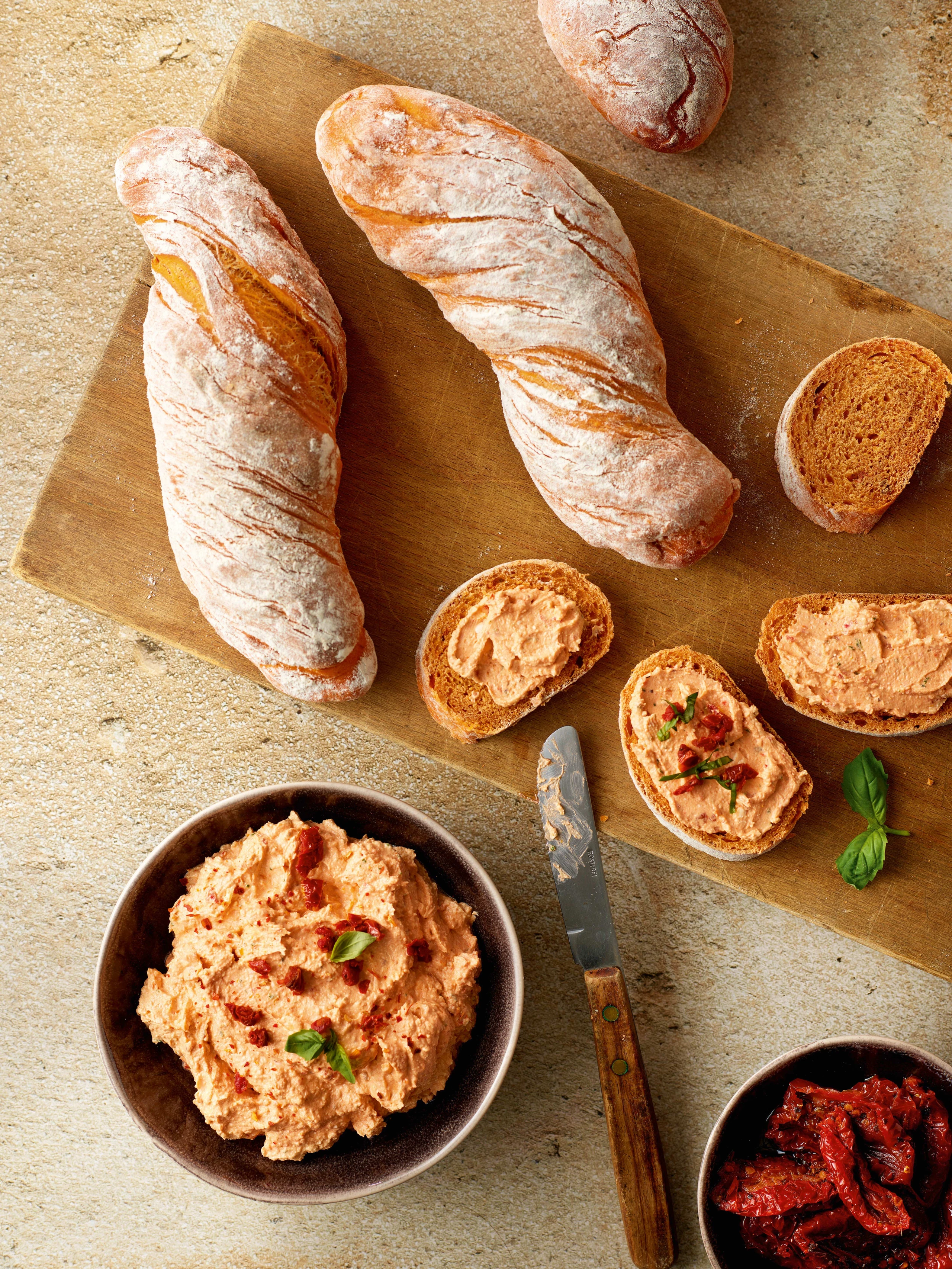 Fetaaufstrich mit getrockneten Paradeisern