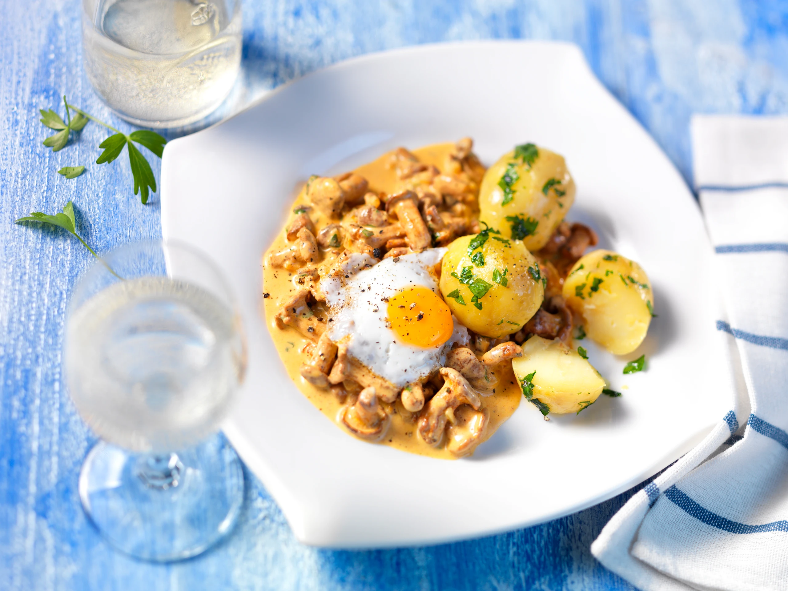 Schwammerlgulasch mit Spiegelei