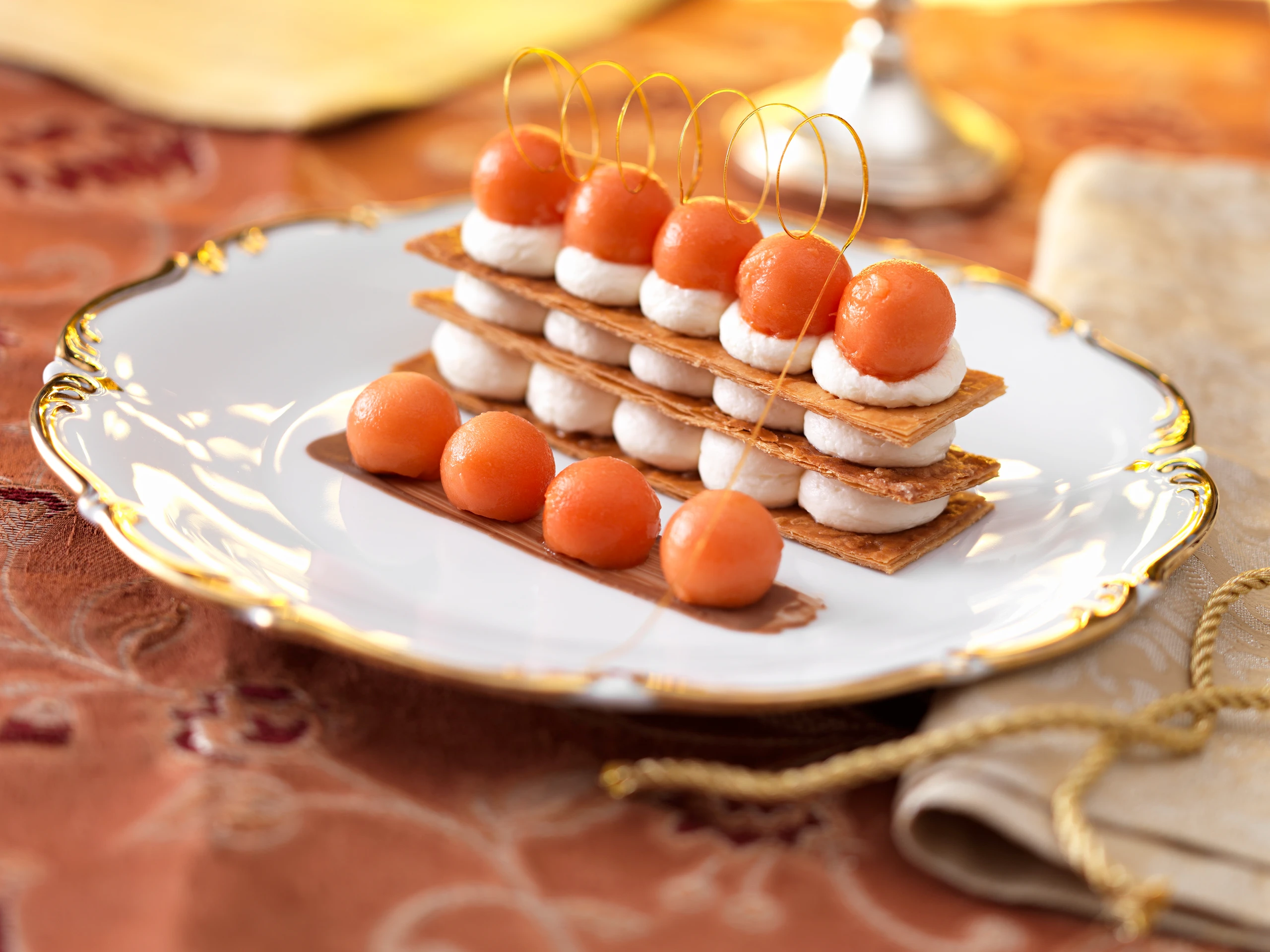 Knusperschnitte mit Limettencreme und Papaya