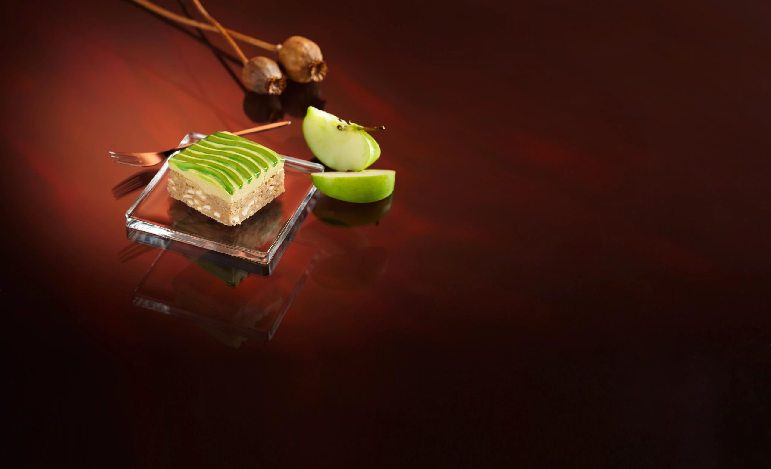 Apfelschnitte mit weißem Mohn