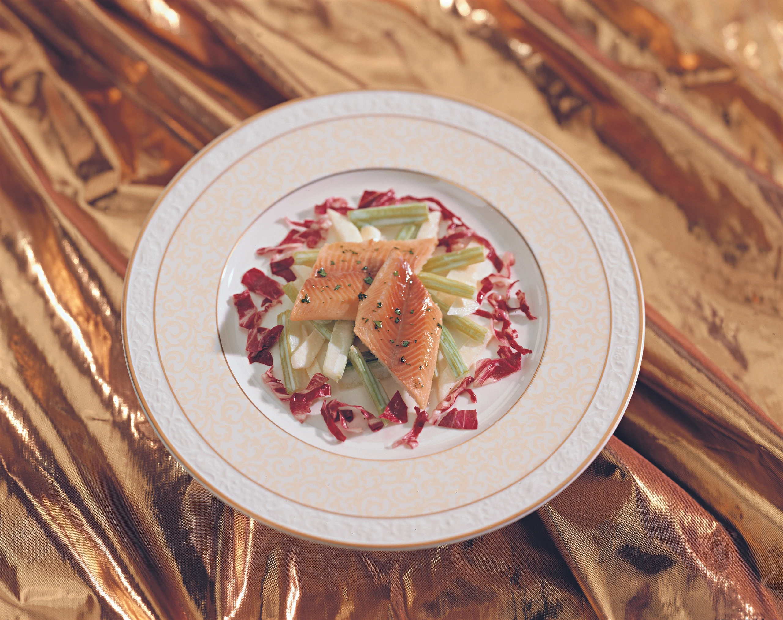 Räucherforellen-Filet auf Apfel-Selleriesalat mit Striezeltoasts