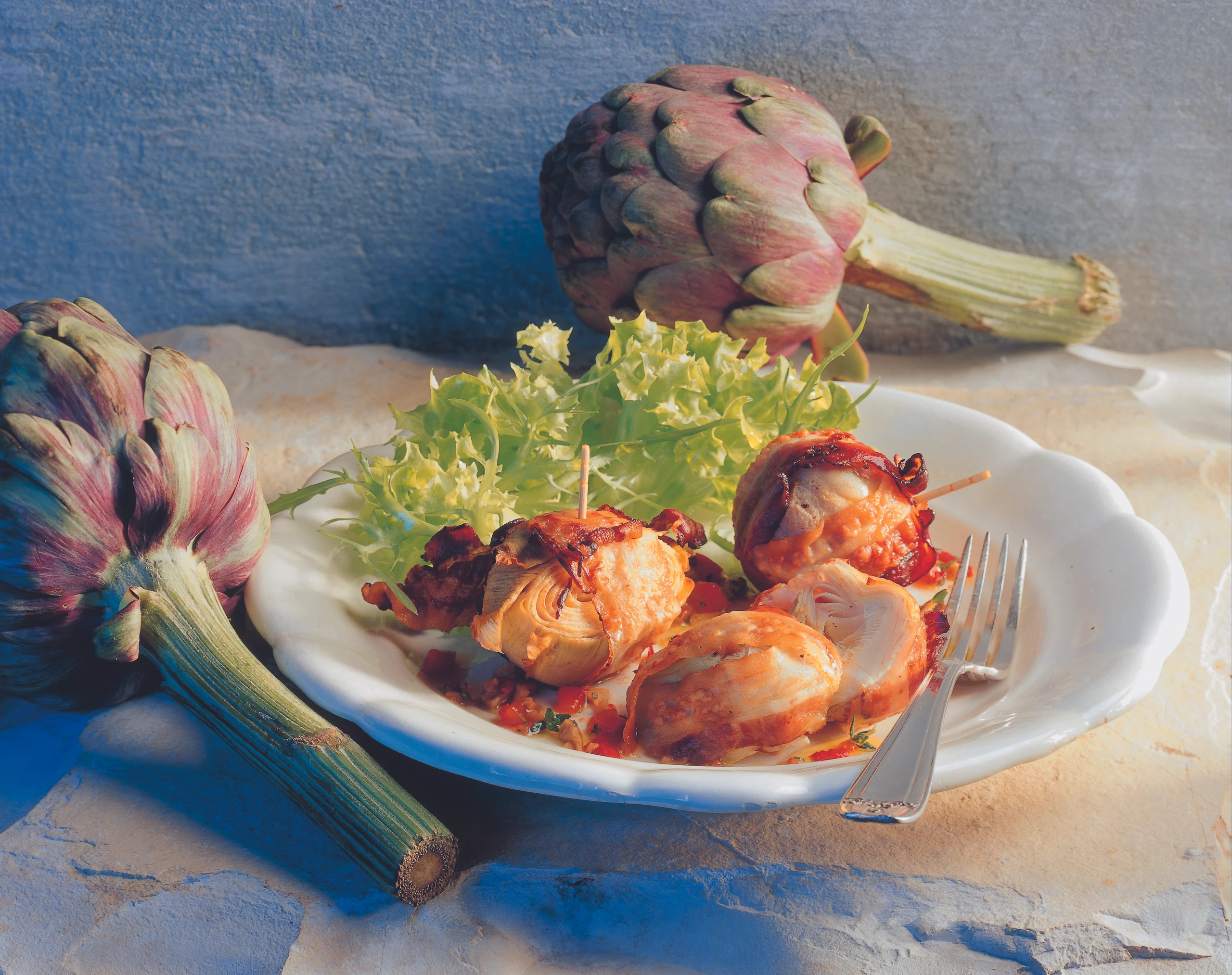 Artischockenherzen im Speckmantel