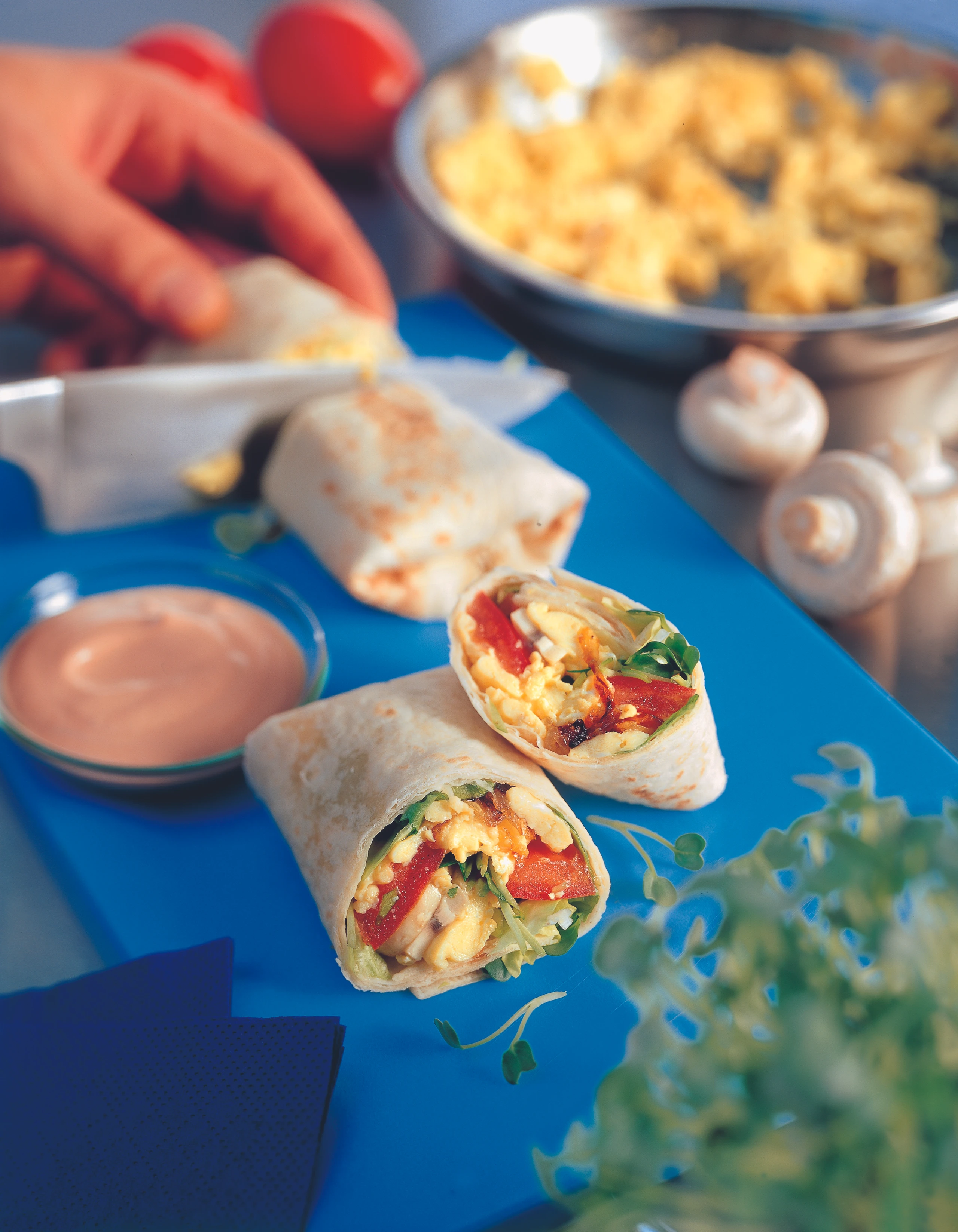 Wrap Americana mit Eierspeise und gebratenen Pilzen