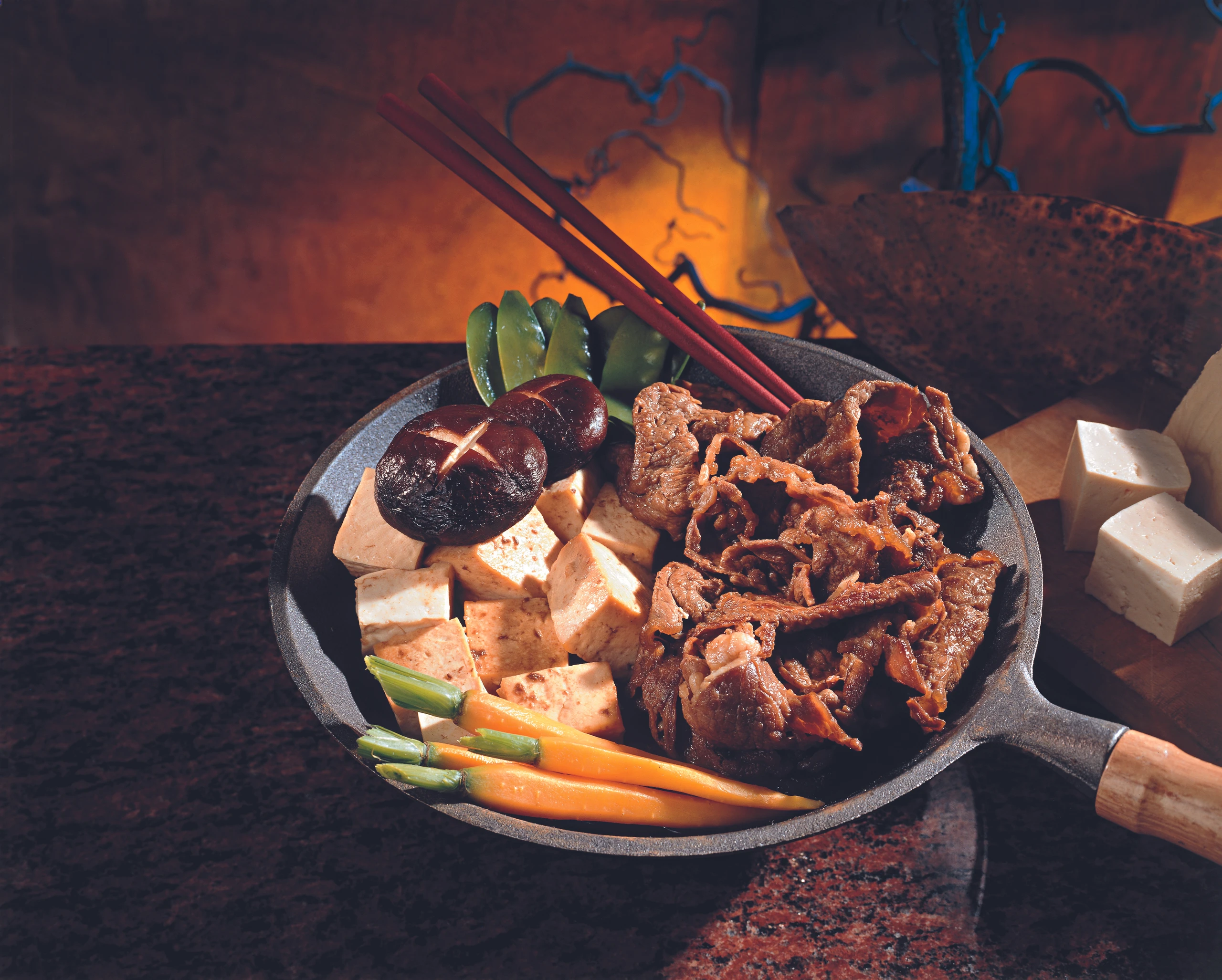 Sukiyaki-Tofu: Asiatischer Eintopf mit Tofu und Rind