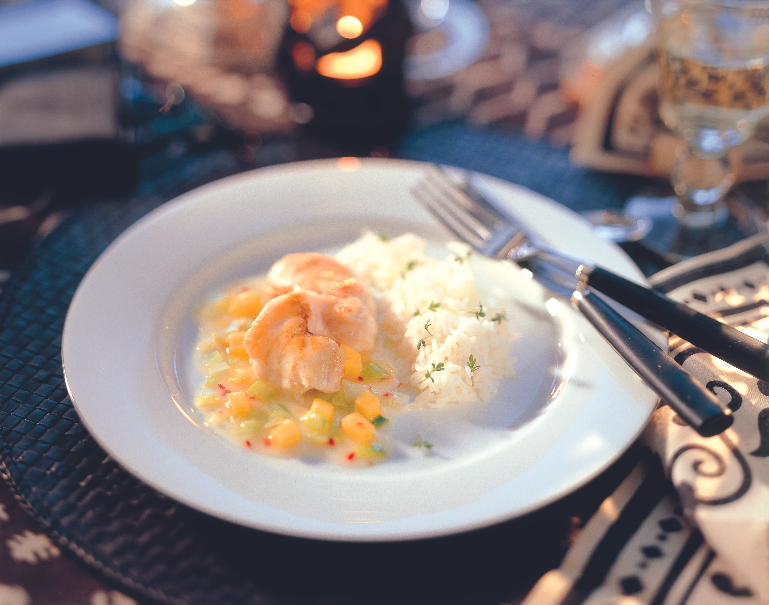 Seeteufel auf Mango-Lauch-Fond mit Kressereis