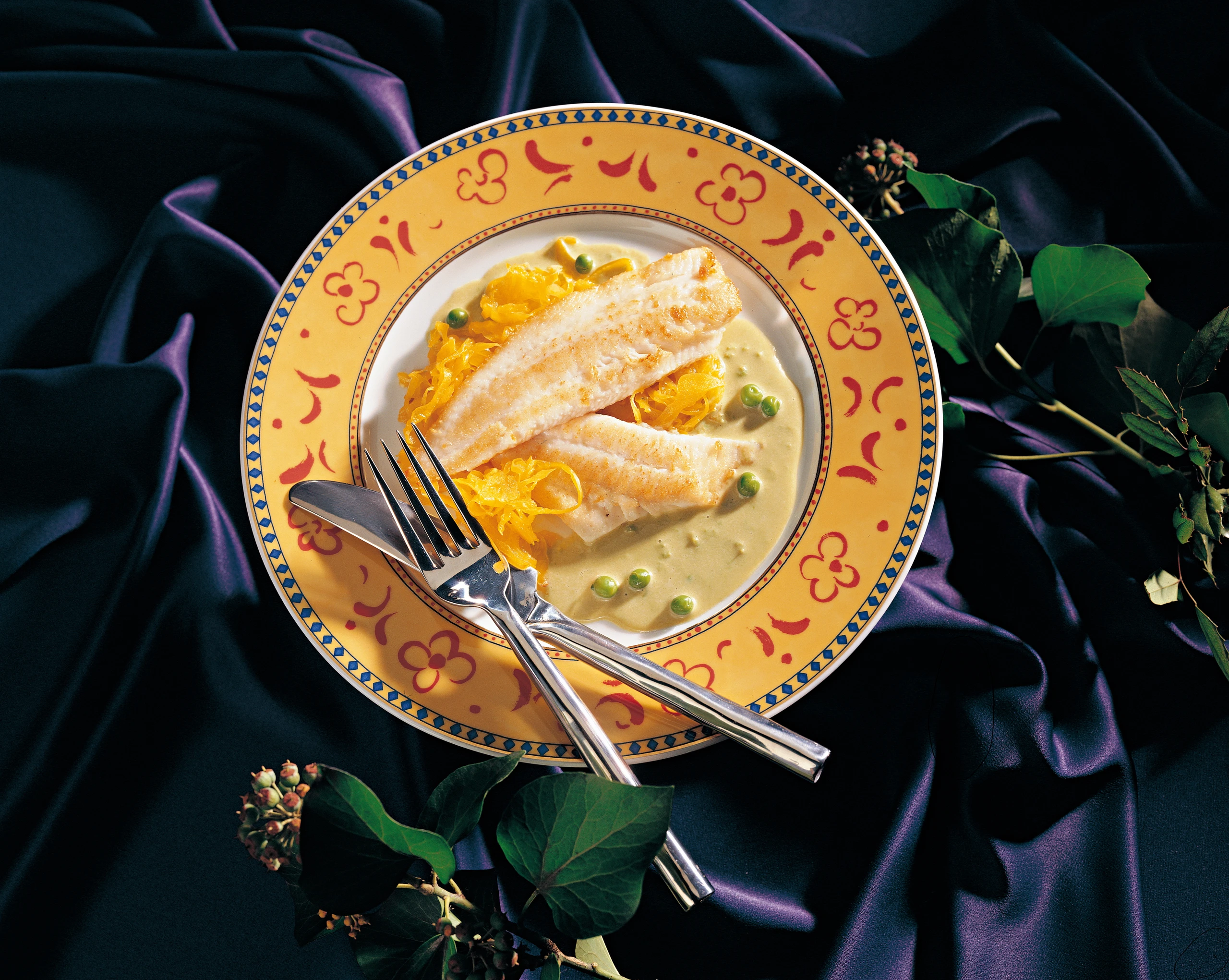 Gebratene Schollenfilets auf Safrankraut