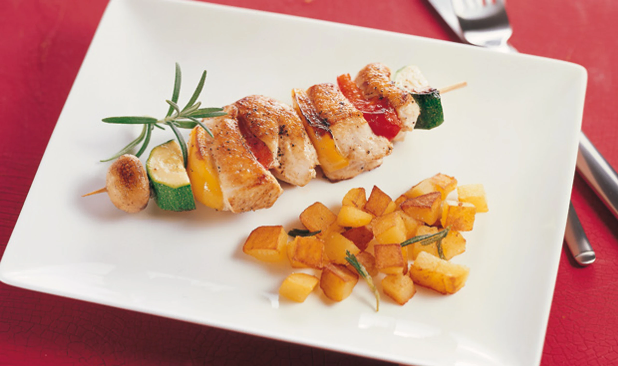 Hühner-Gemüsespieß mit Rosmarin-Erdäpfeln