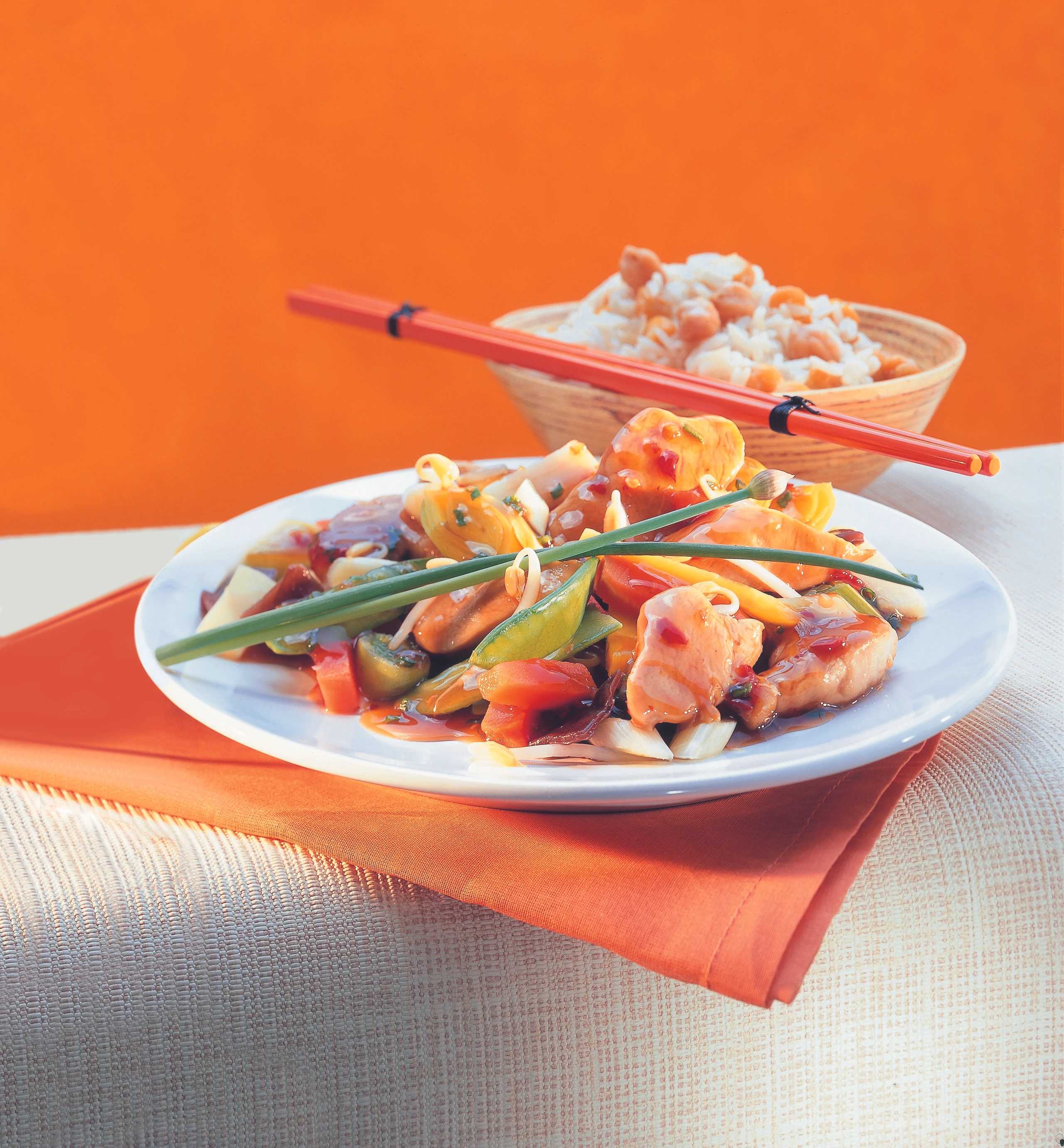 Hühnerfilet mit Wok-Gemüse und Kichererbsen-Reis