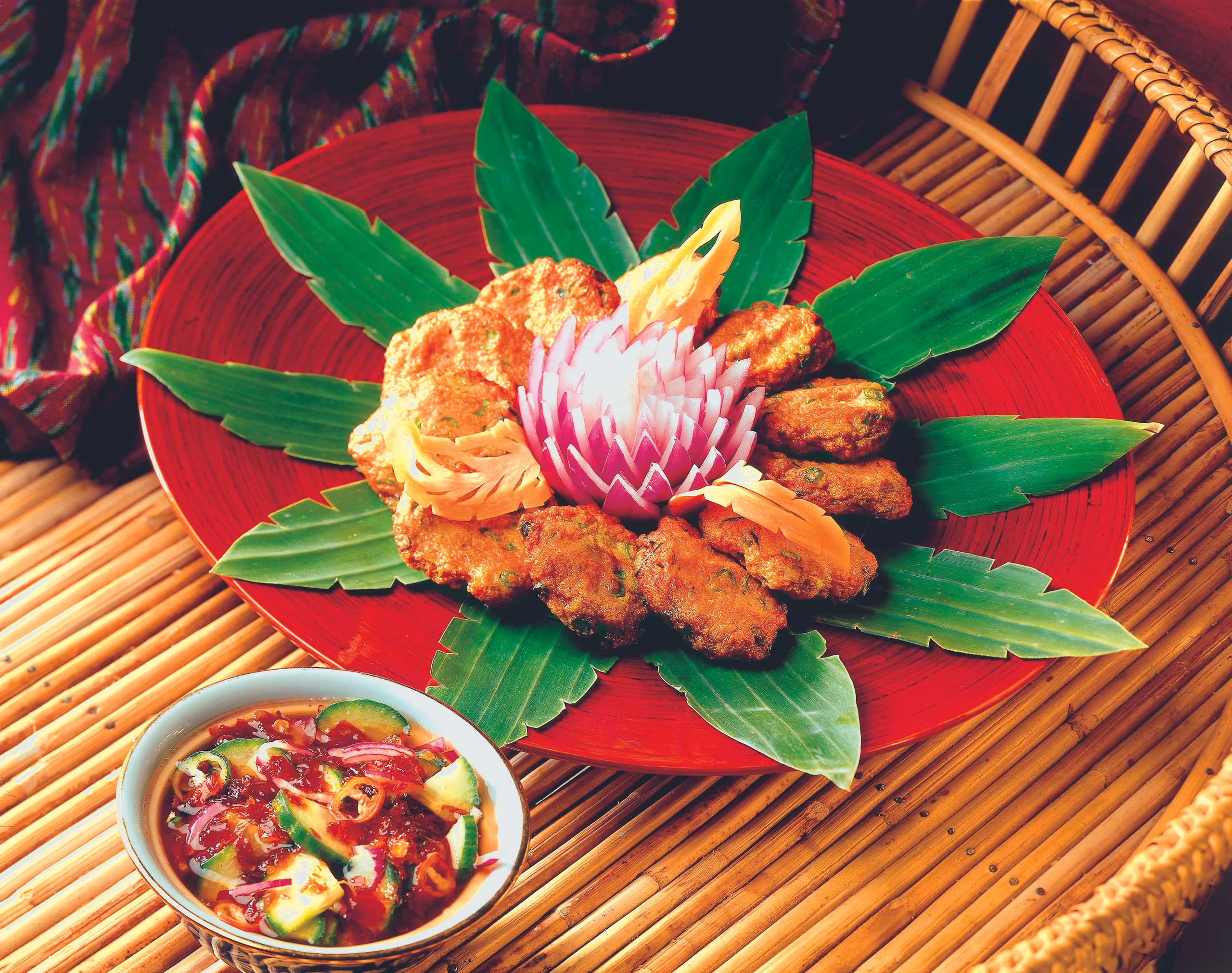 Thot man Gung mit Achat: Thailändische Hühner-Garnelen-Laibchen