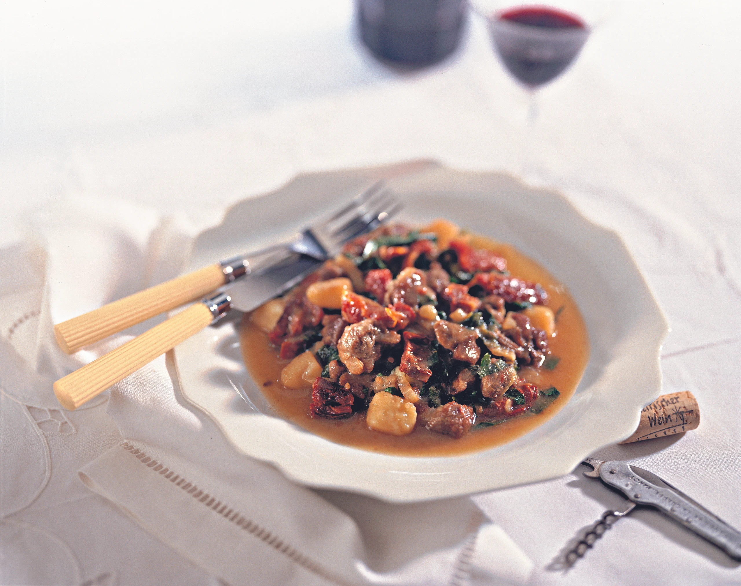 Gansl-Eintopf mit Kohl und Paradeisern