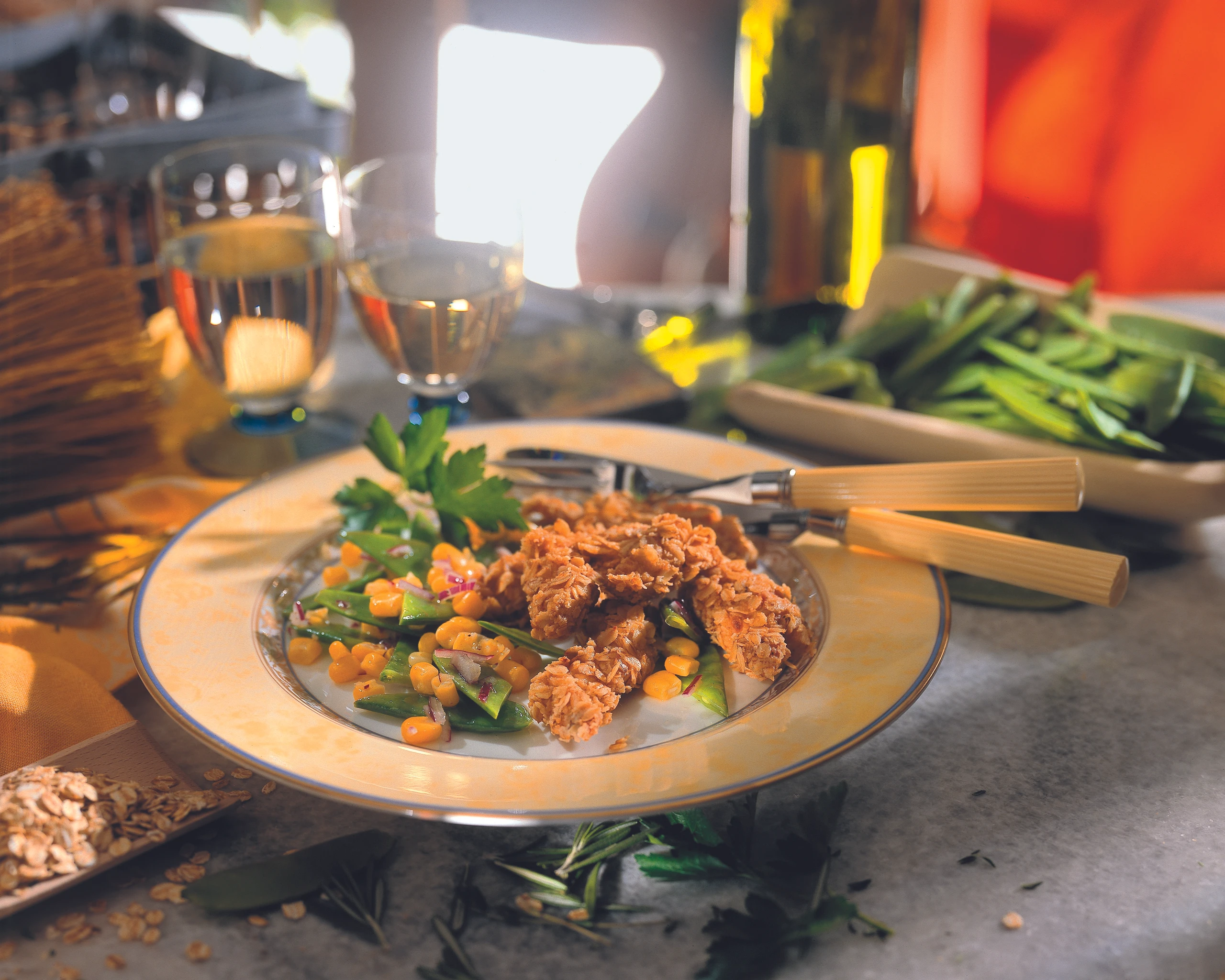 Hühnerfilets in Haferflockenkruste mit gebackener Petersilie