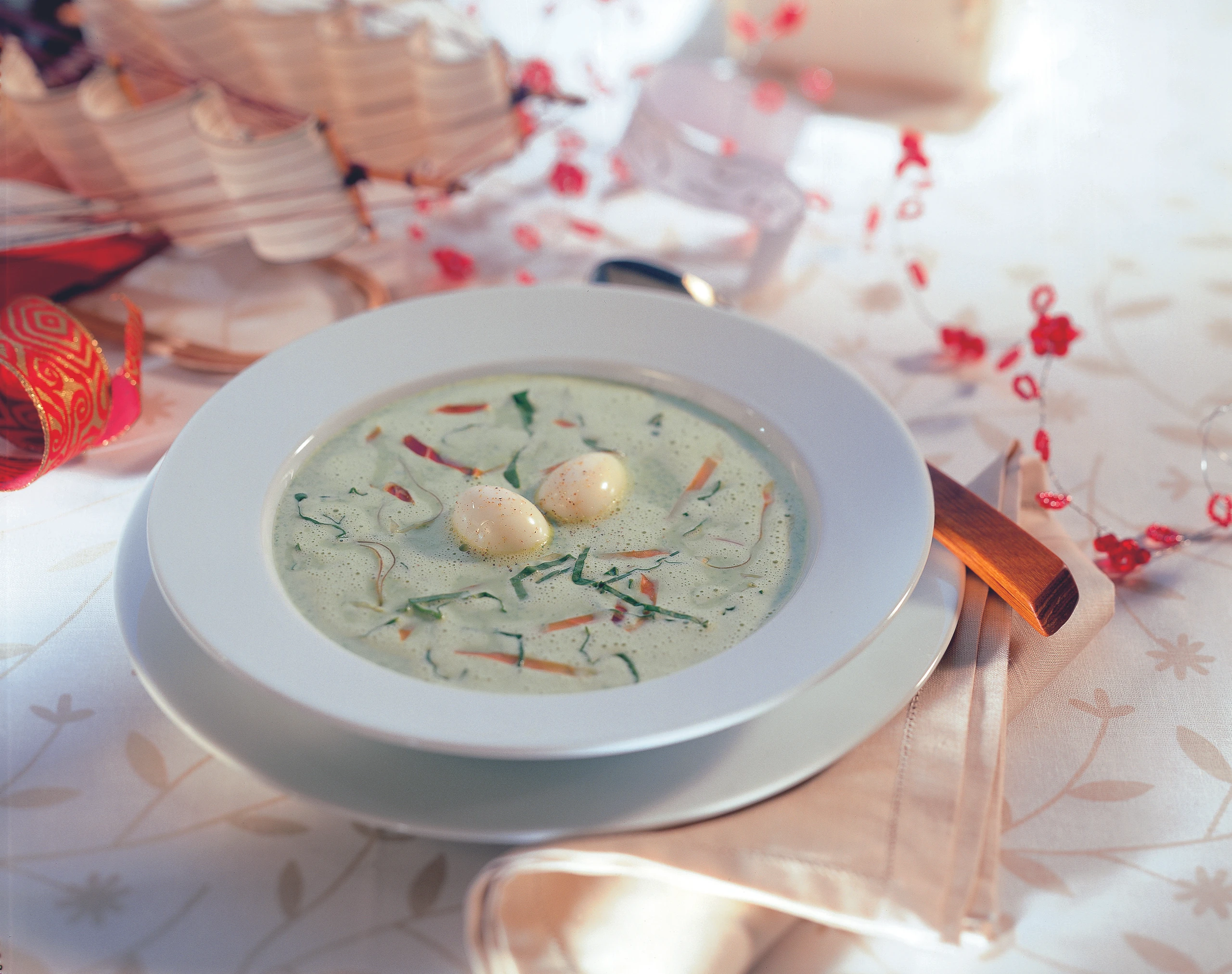 Spinatcremesuppe mit Wachtelei