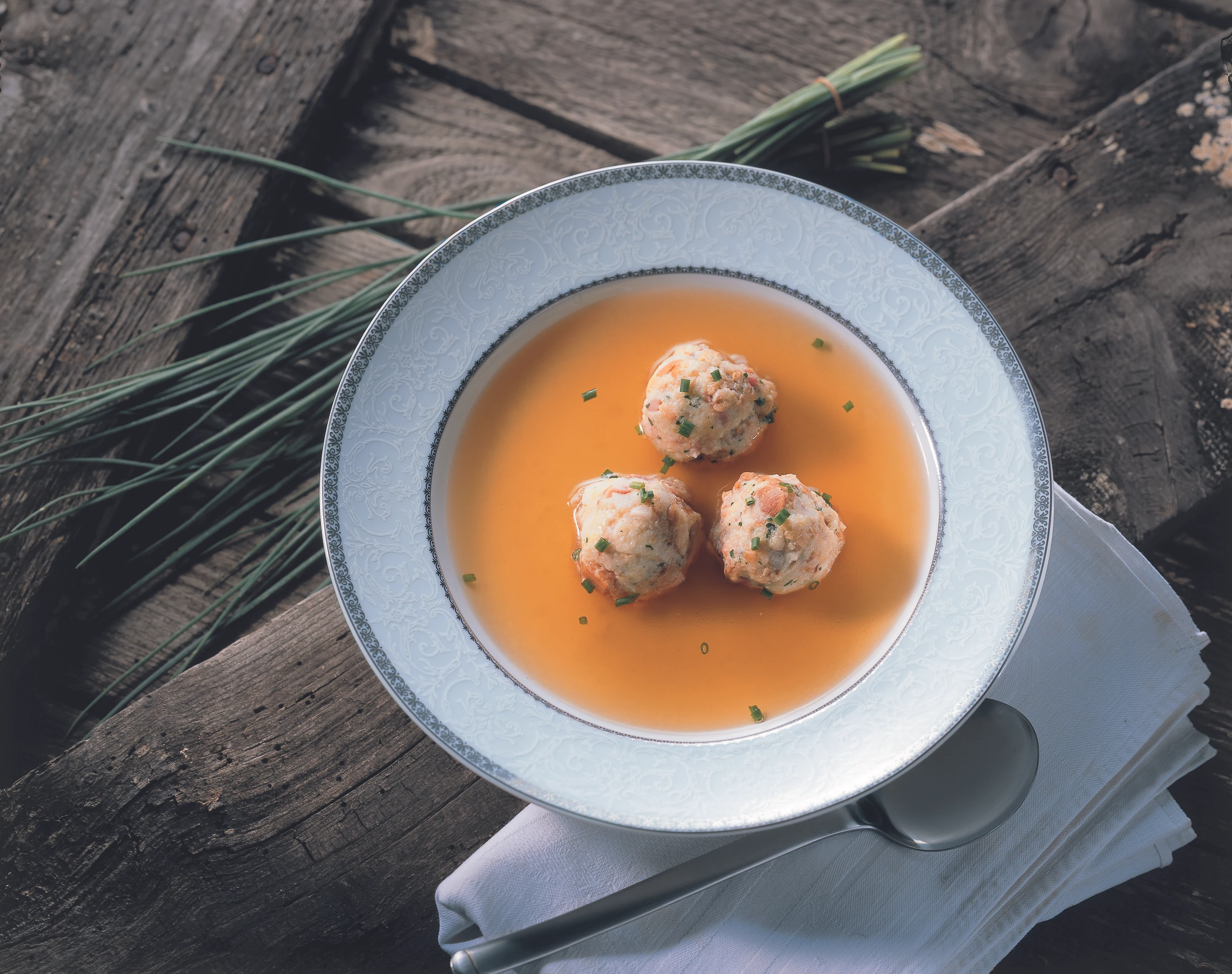 Rindsuppe mit Tiroler Knödeln