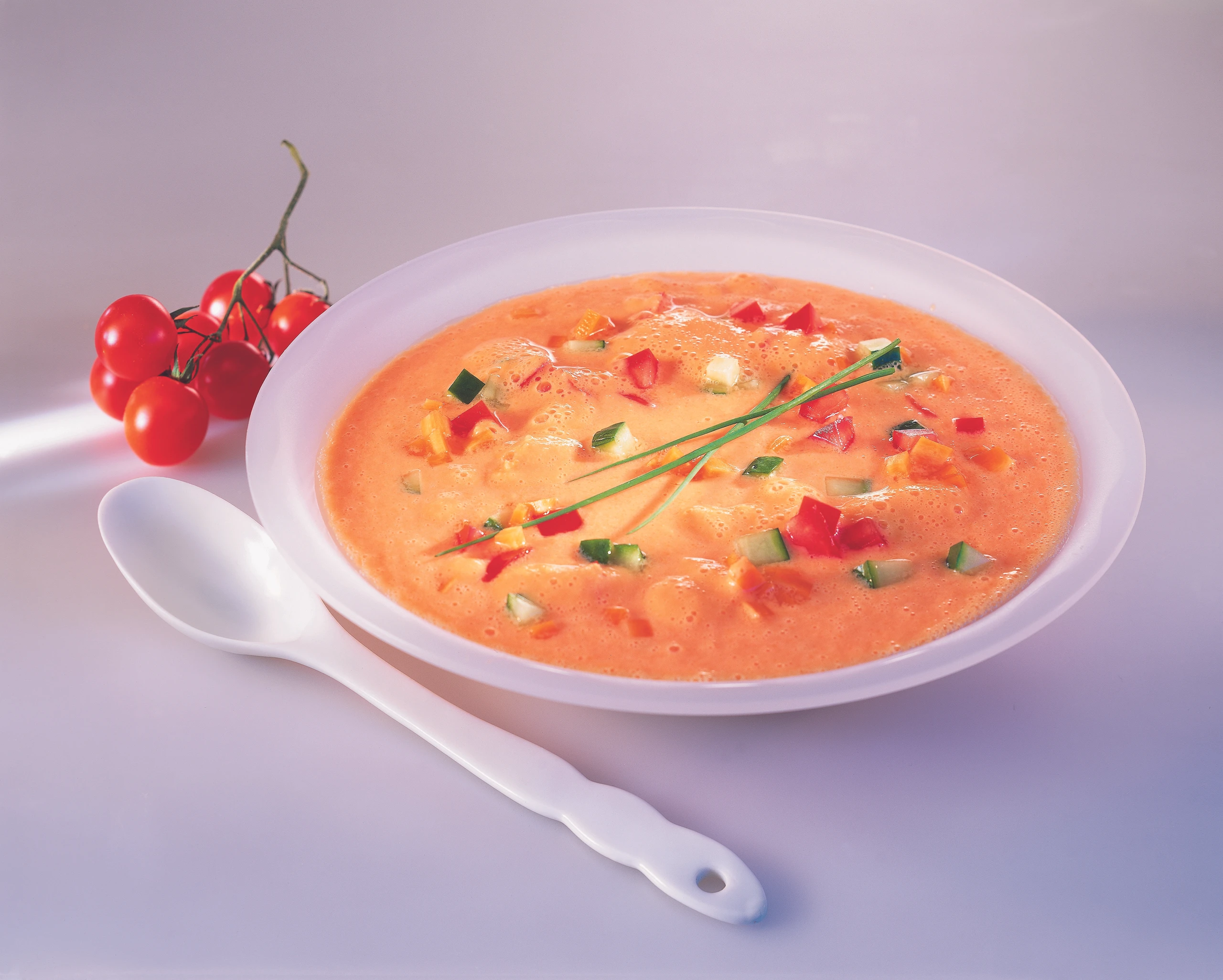 Kalte Buttermilch-Gemüsesuppe