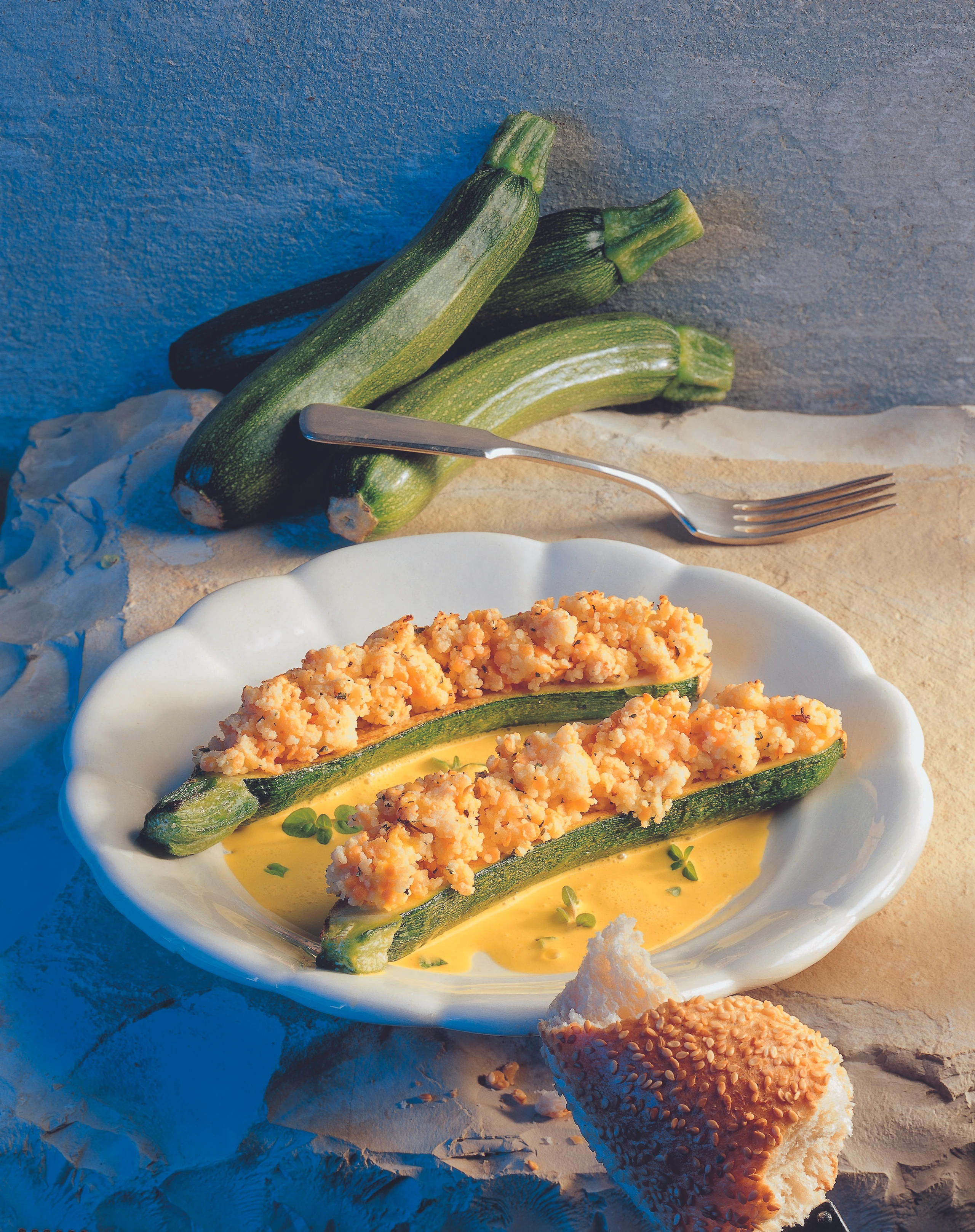 Zucchini mit Couscous-Fülle und Currysauce