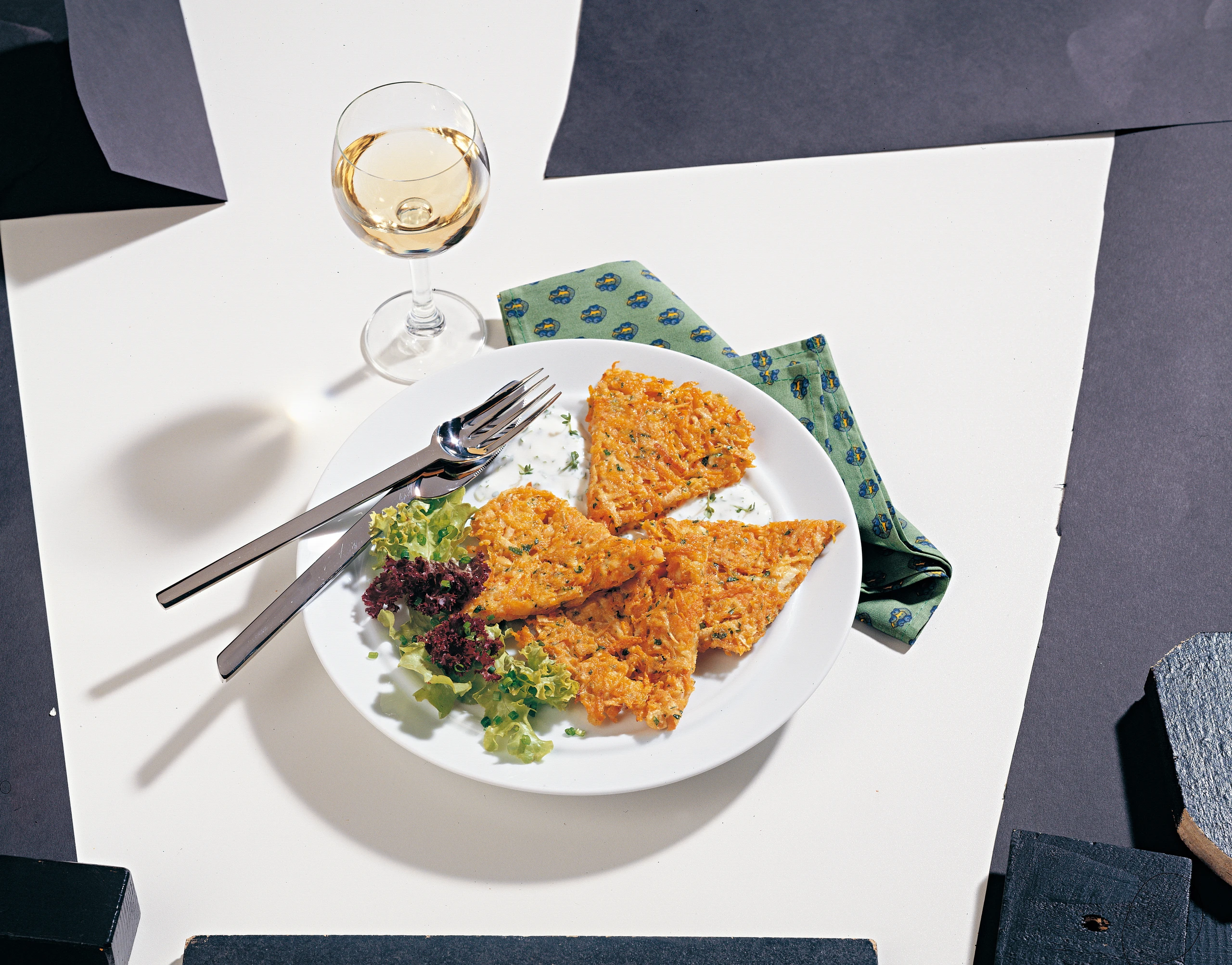 Gemüse-Puffer mit Kresse-Sauce