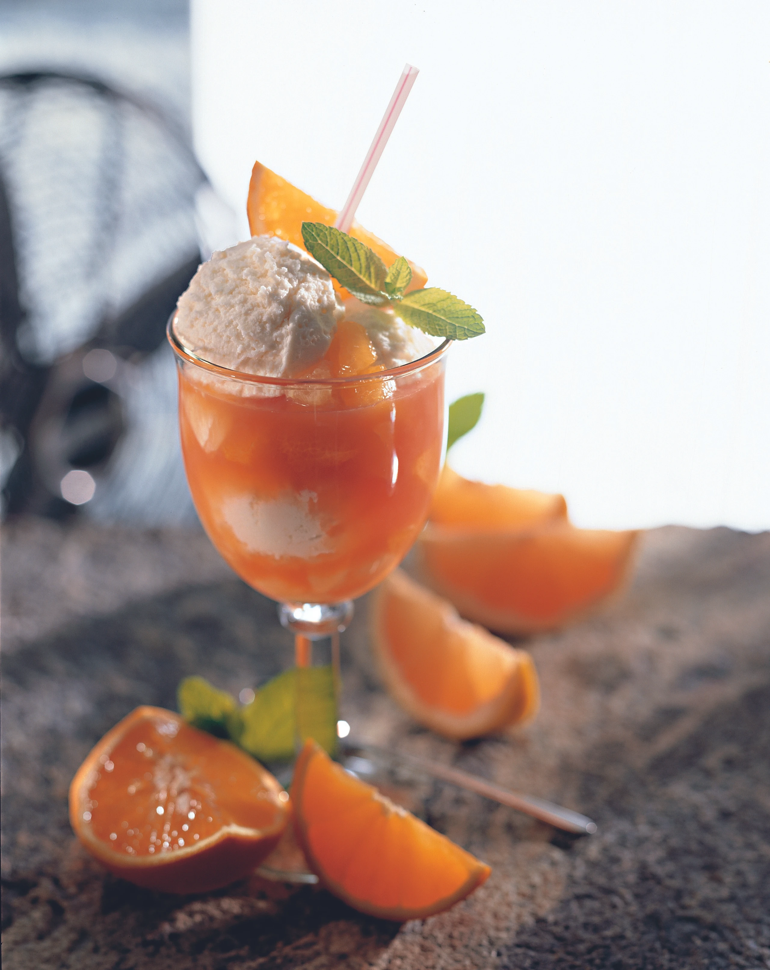 Zitrusfrüchte-Cocktail mit Campari